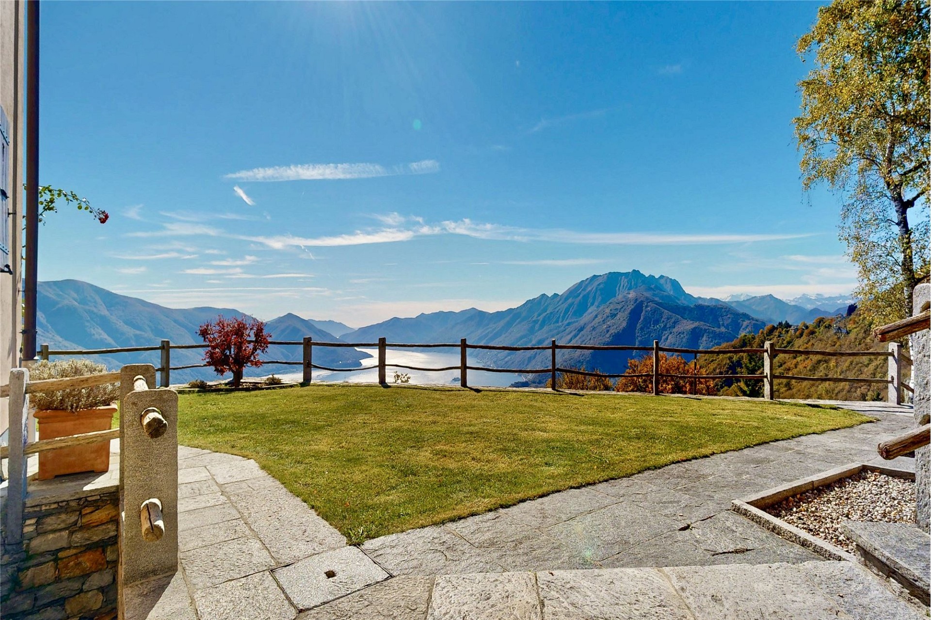 Bergterrasse mit Panoramablick