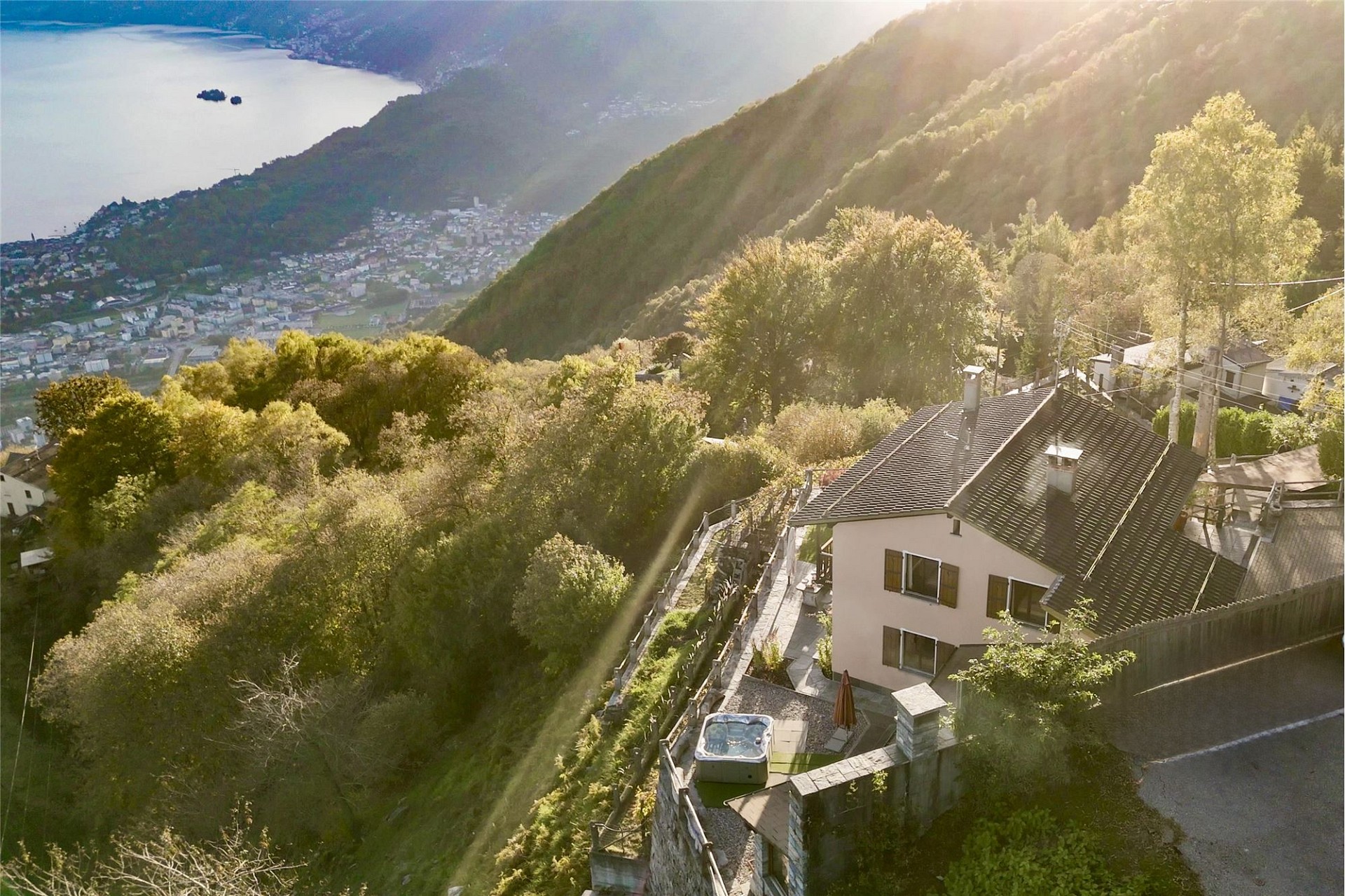Haus mit Berg- und Seeblick
