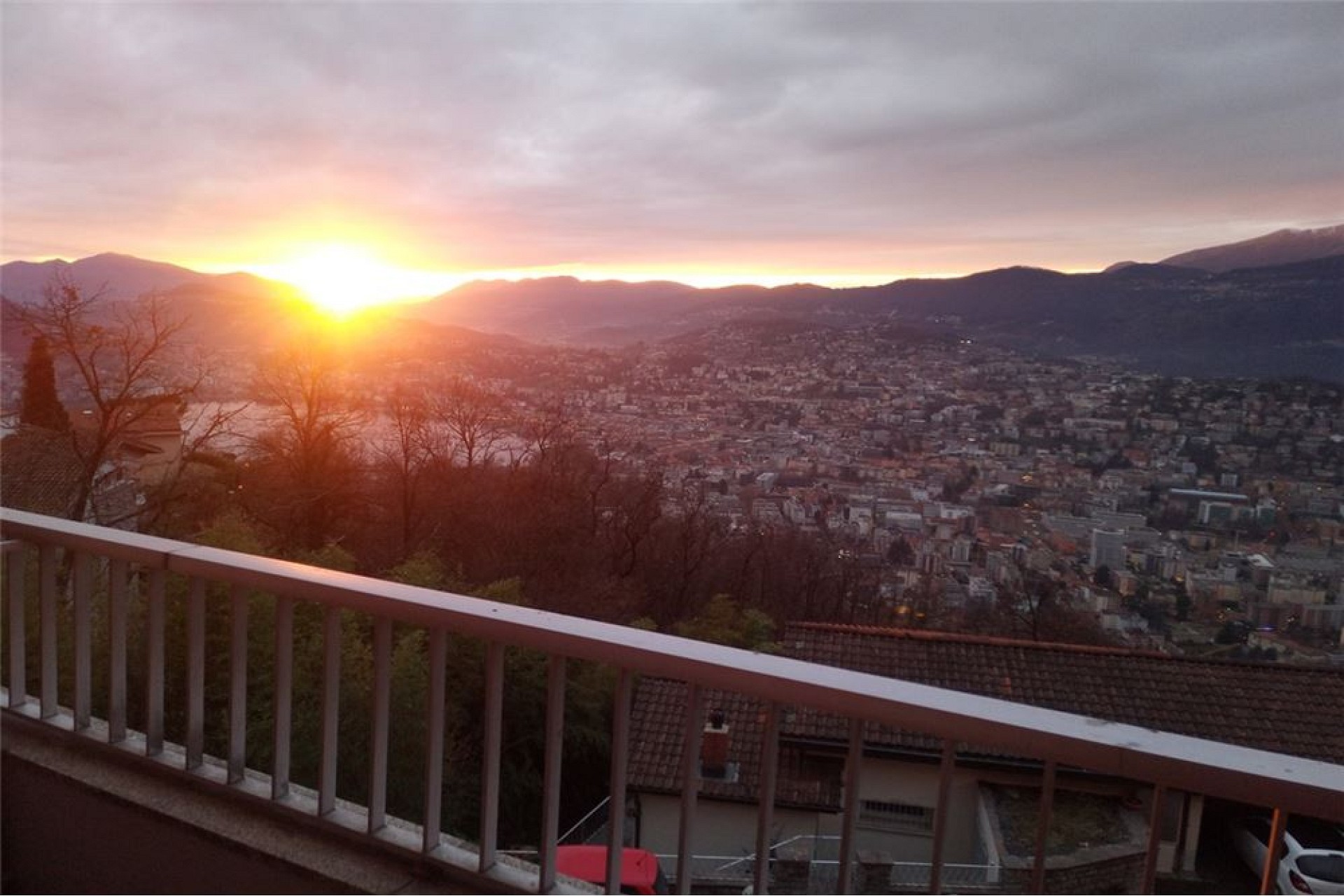 Balkonblick bei Sonnenuntergang