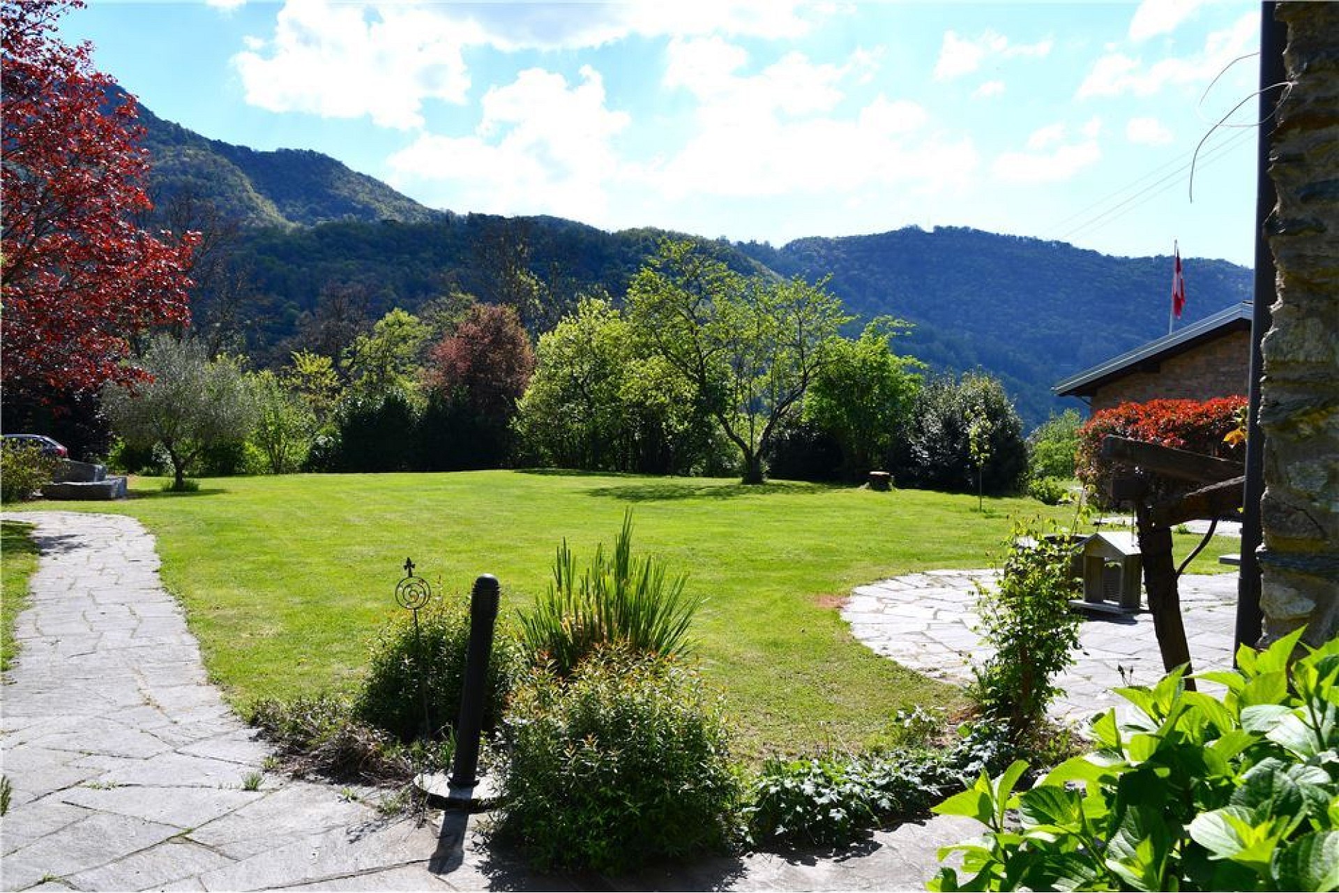 Garten mit Bergblick