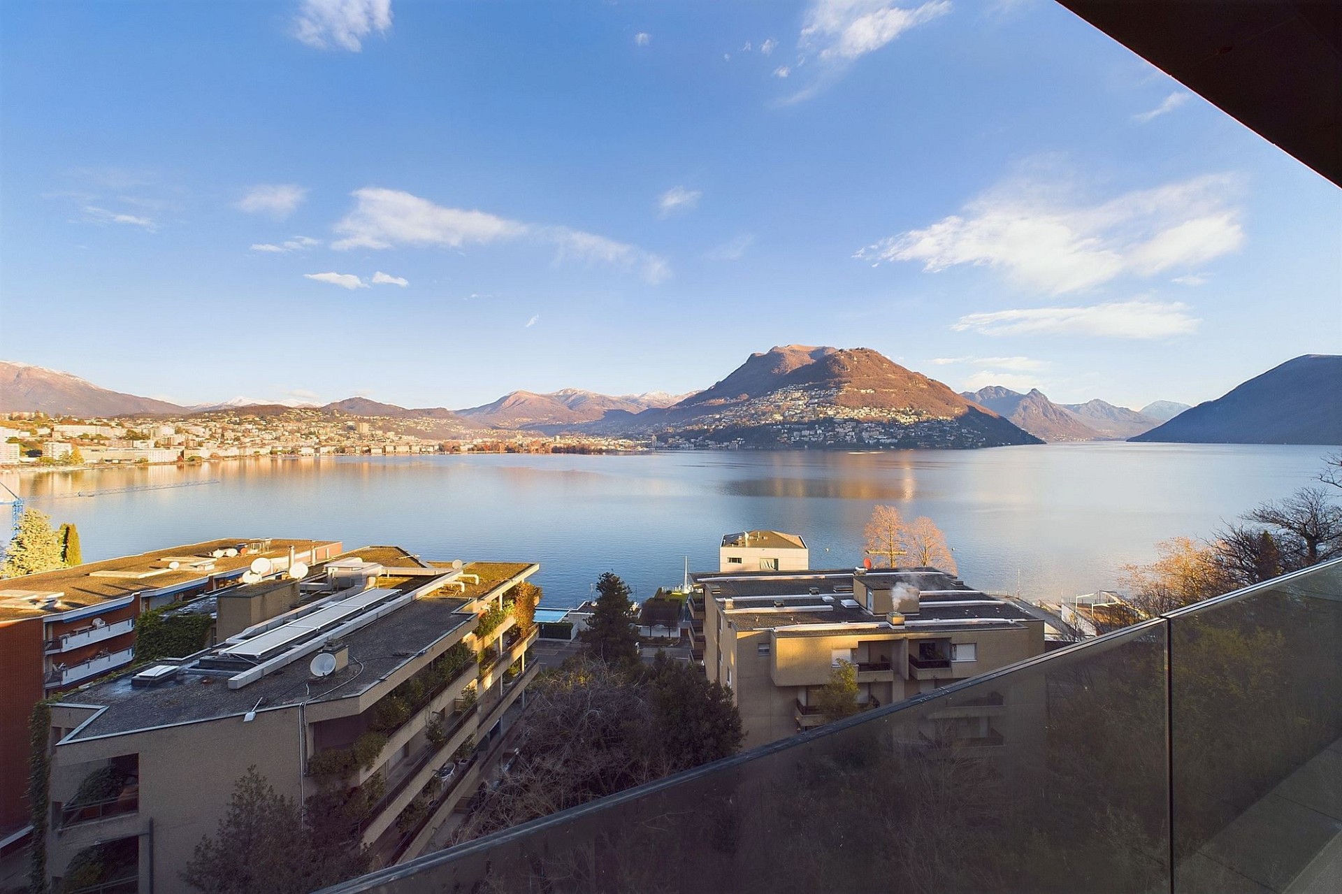 Seeblick von einem Balkon