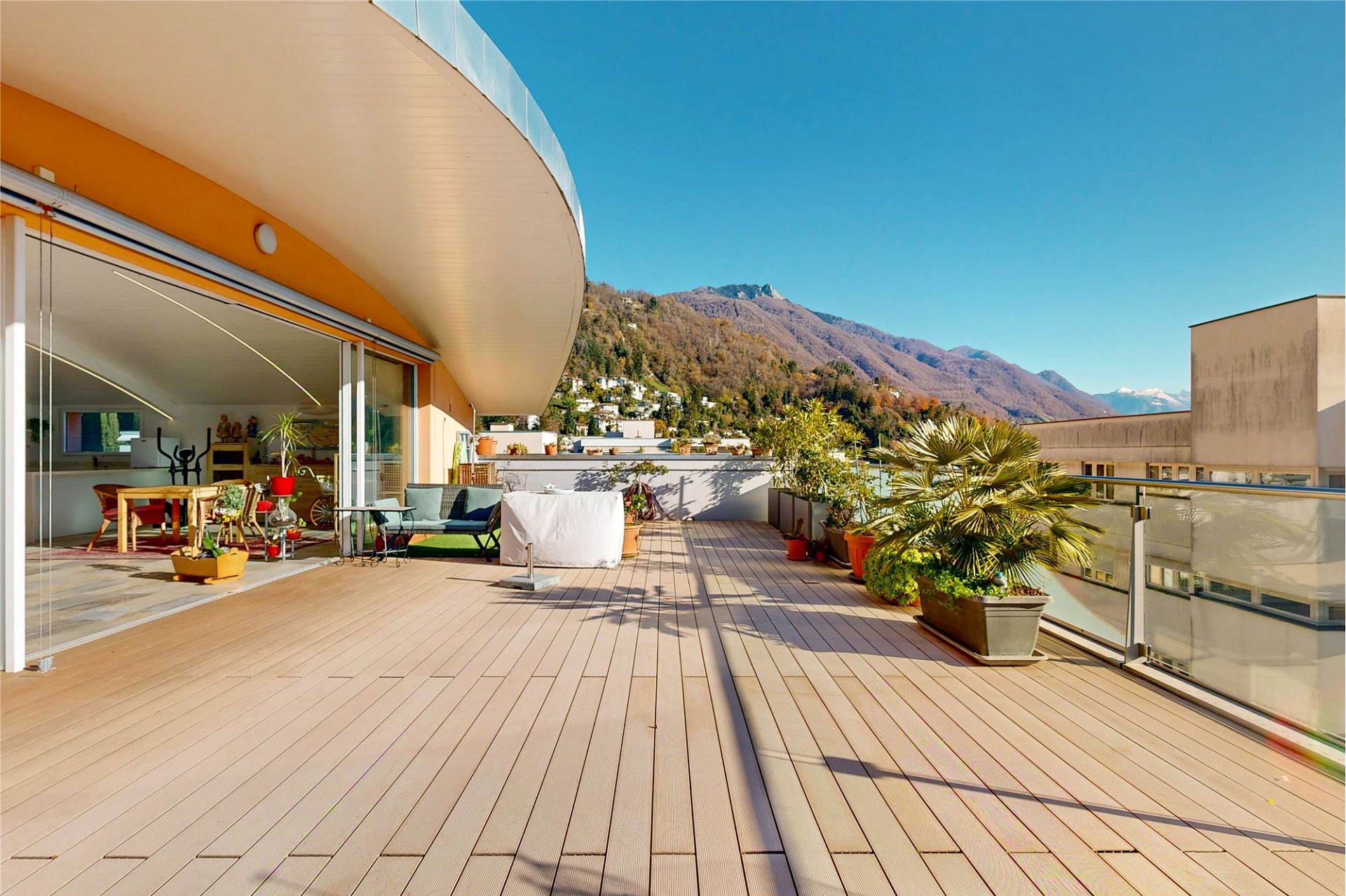 Dachterrasse mit Bergblick