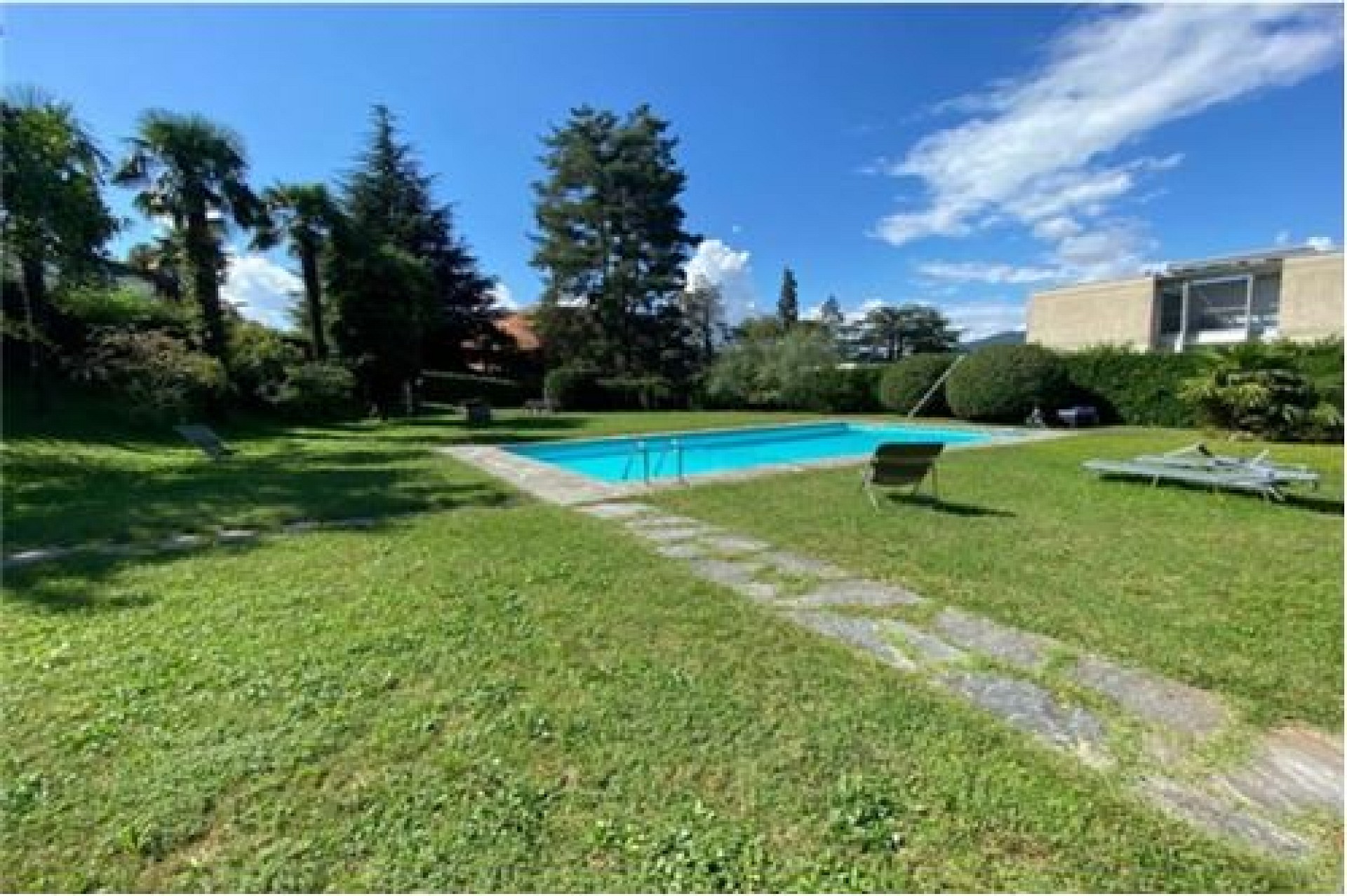 Garten mit Pool
