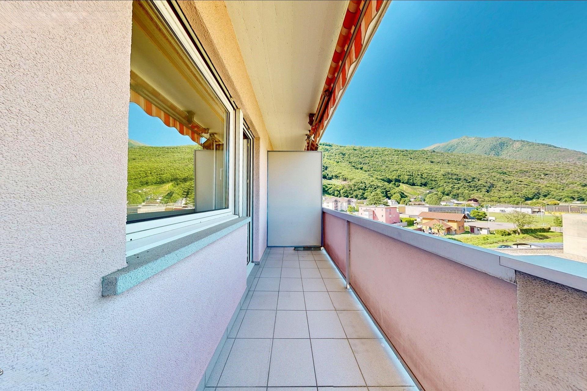 Balkon mit Bergblick