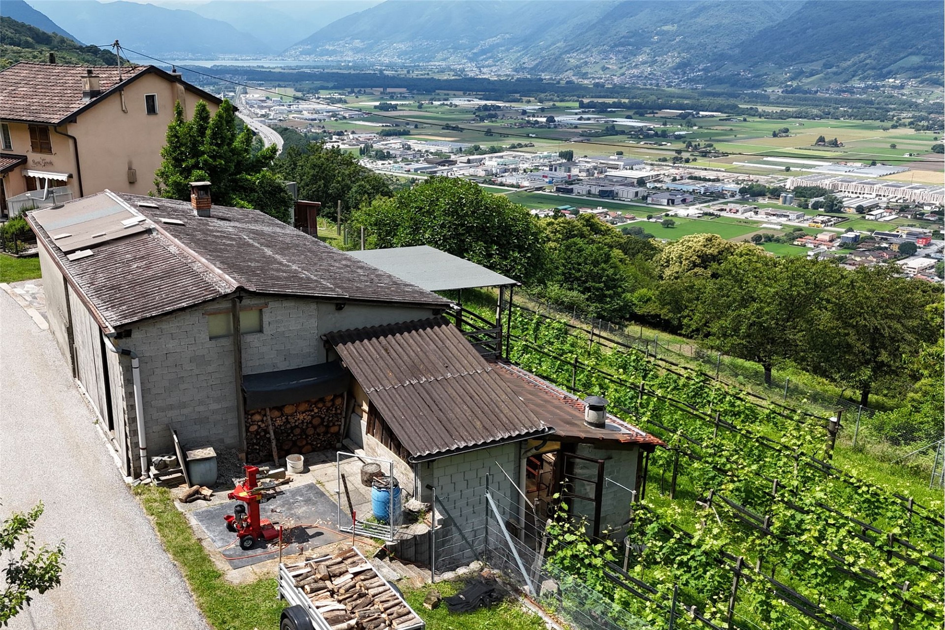 Hügeliges Anwesen mit Talblick