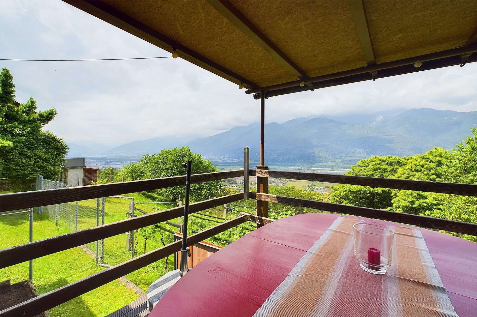 Balkon mit Alpenblick
