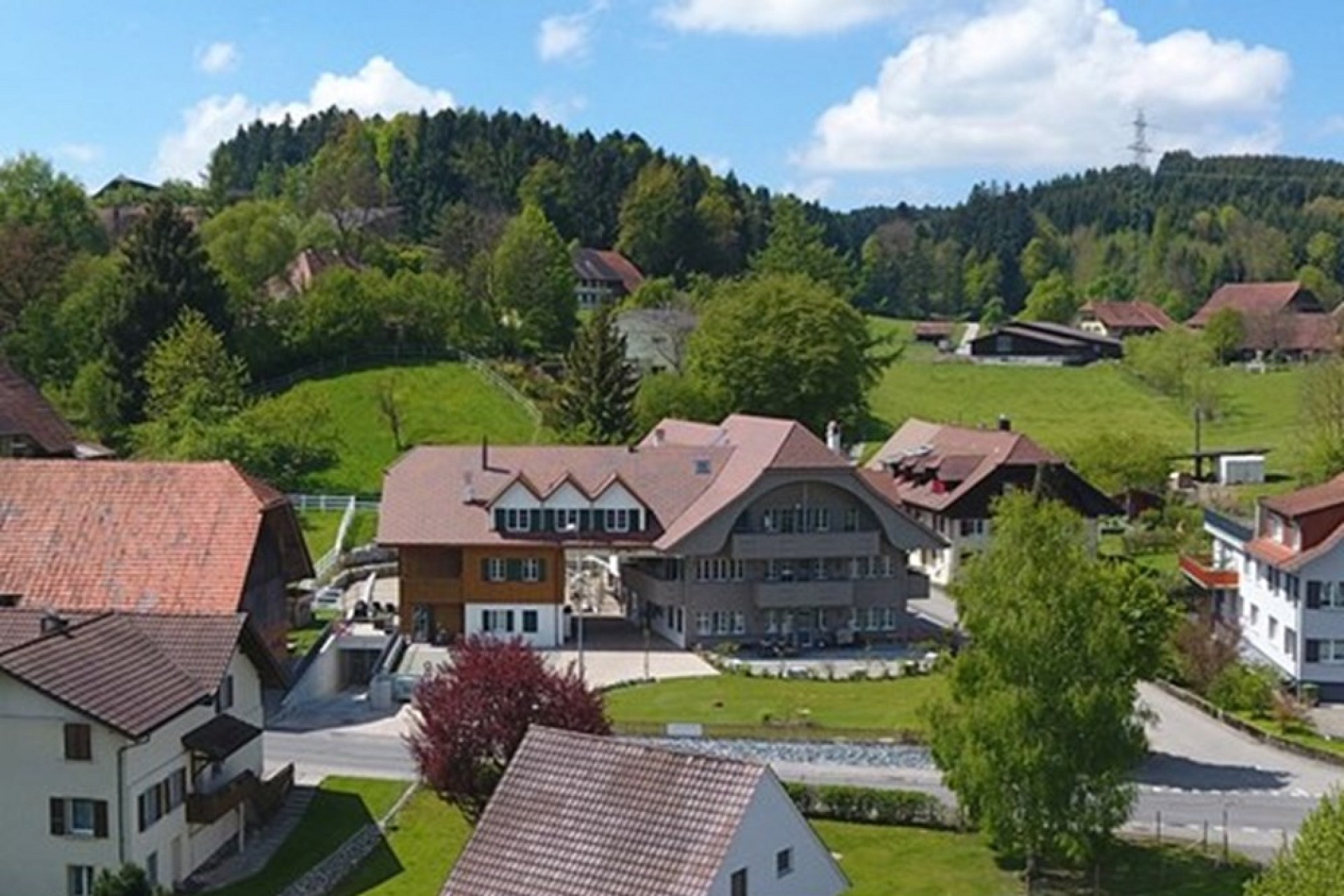 Dorfansicht aus erhöhter Perspektive