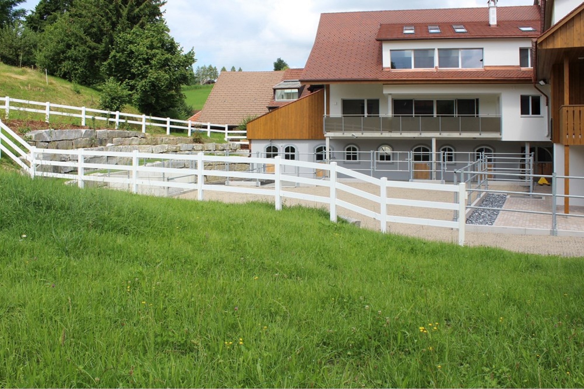 Ländliches Wohnhaus mit Garten und Hof