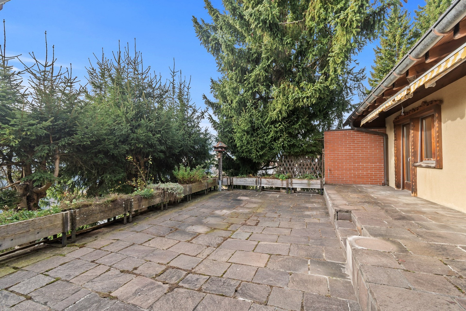 Terrasse mit Gartenblick