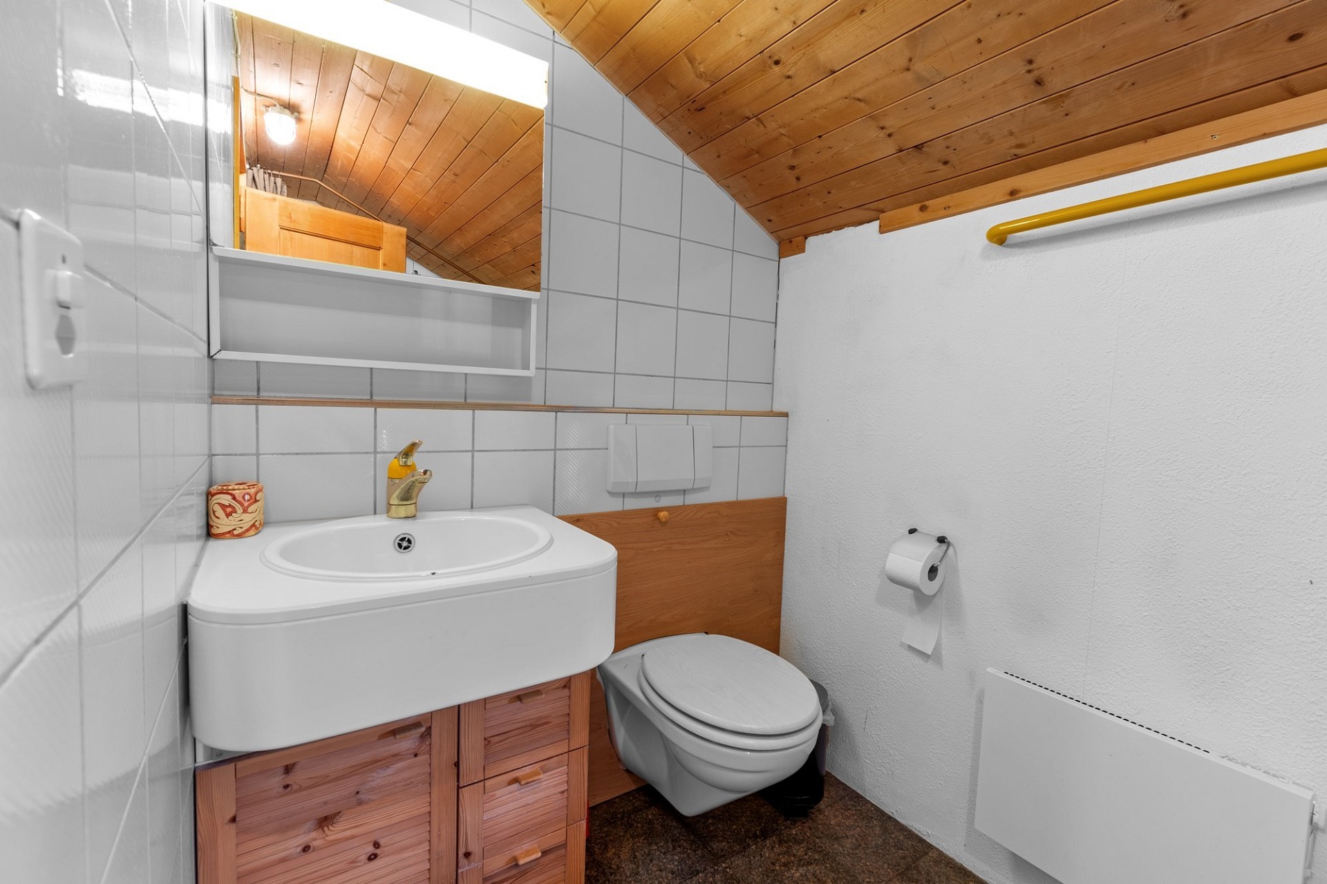Kleines Dachgeschoss-Gäste-WC