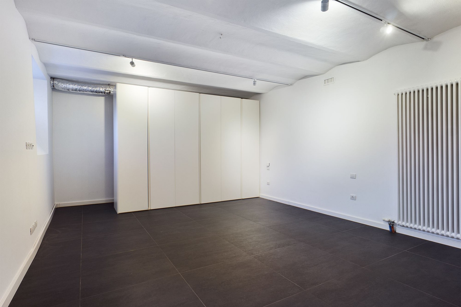 Kellerraum mit Einbauschrank
