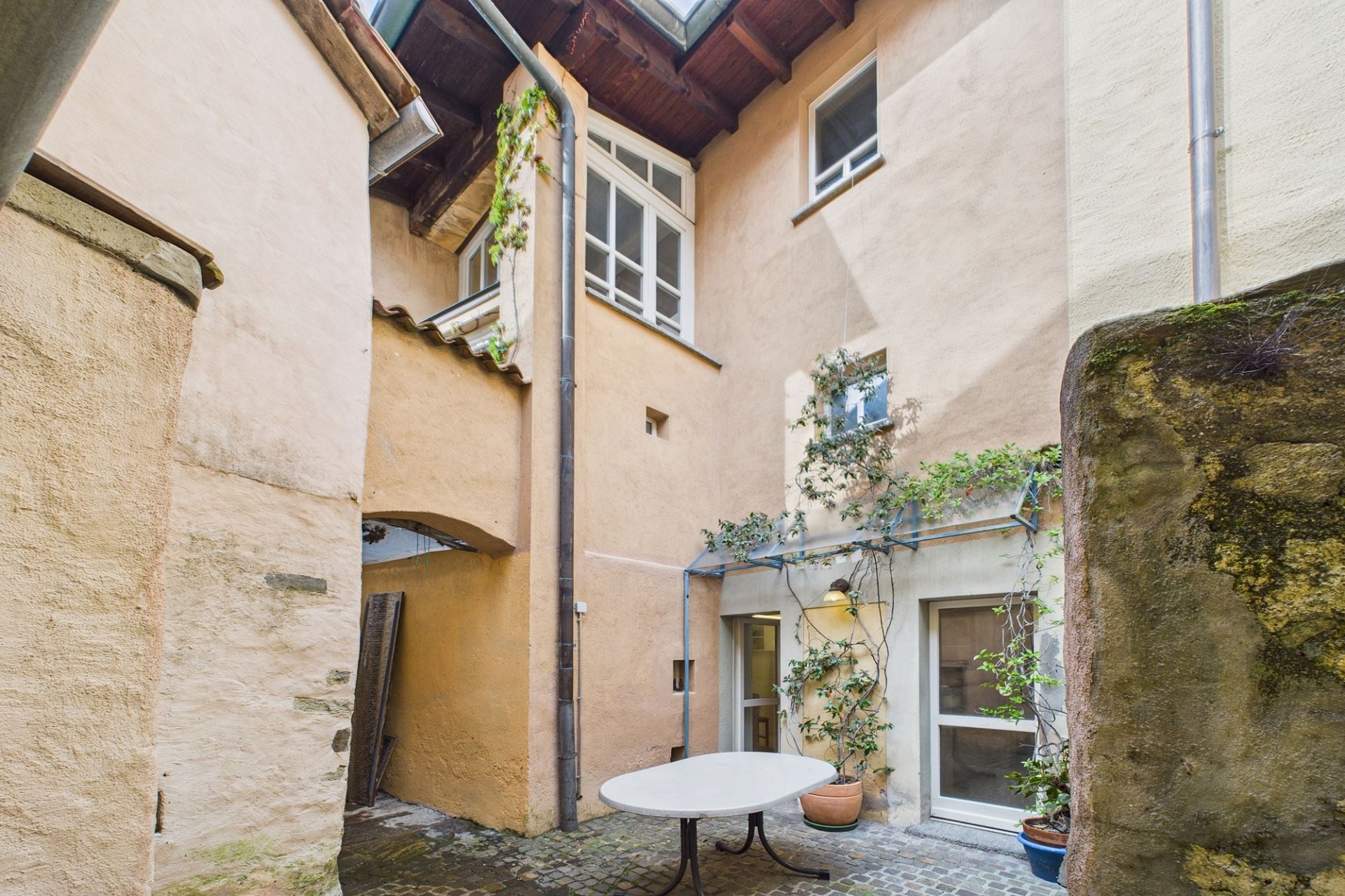 Innenhof mit mediterranem Charakter