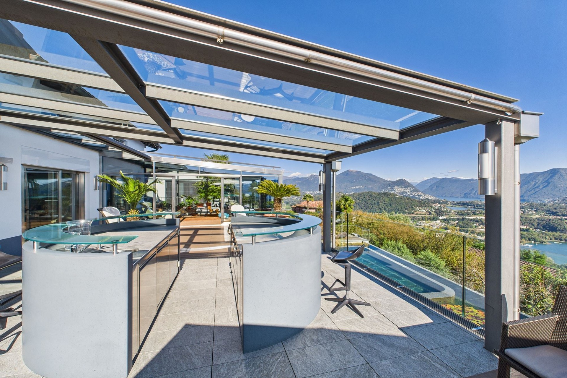 Luxuriöse Dachterrasse mit Panoramaausblick