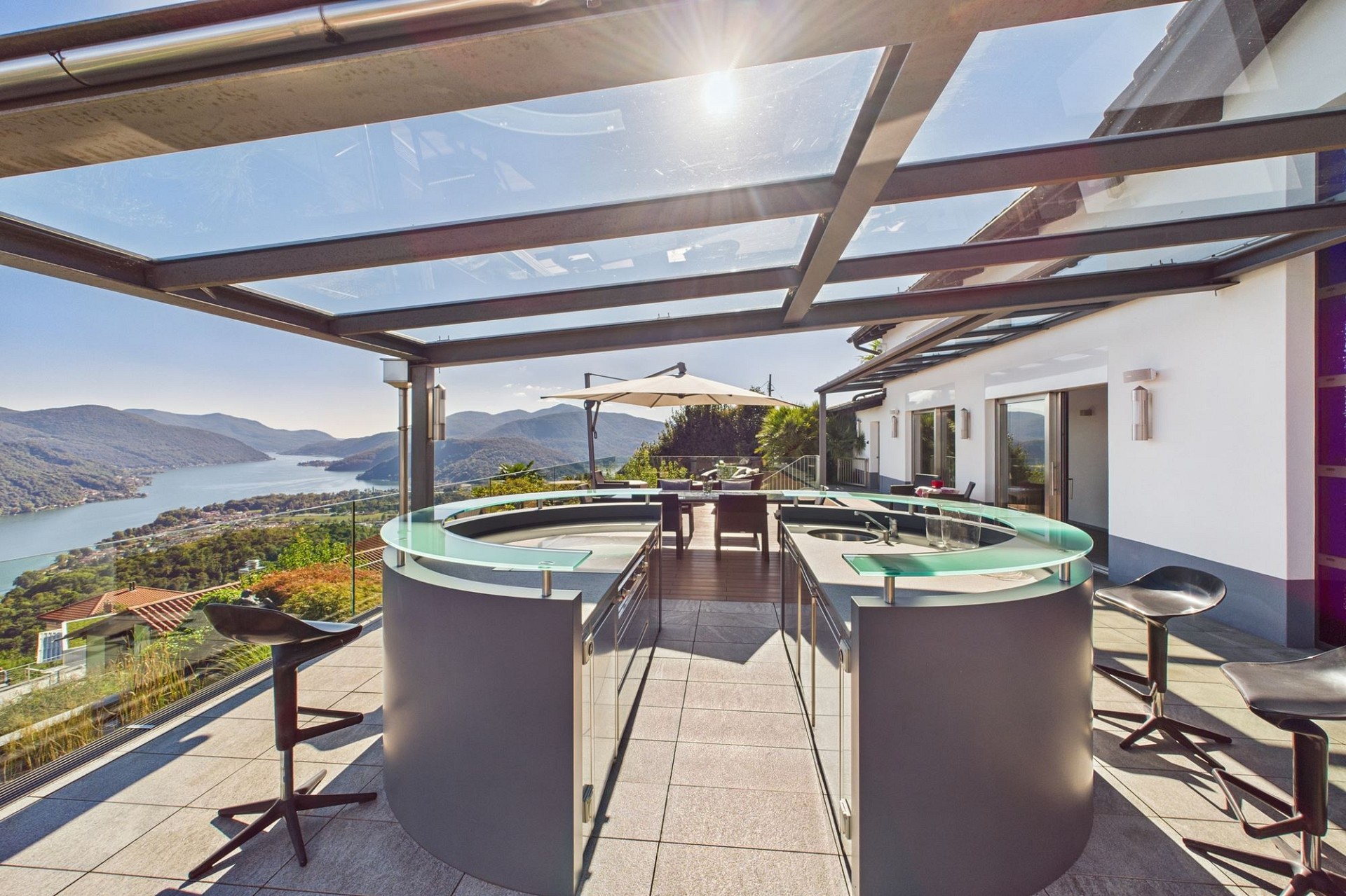 Luxuriöse Dachterrasse mit Panoramaausblick