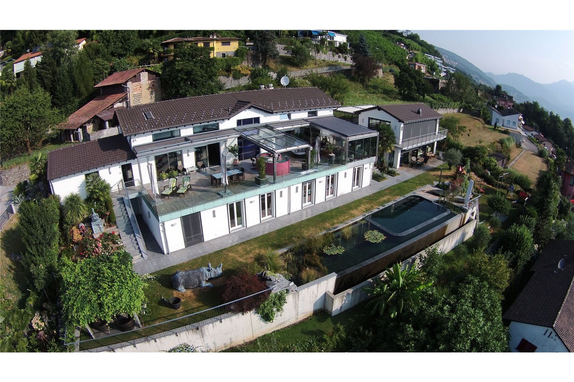 Exklusive Villa mit Pool und Terrassenhanglage