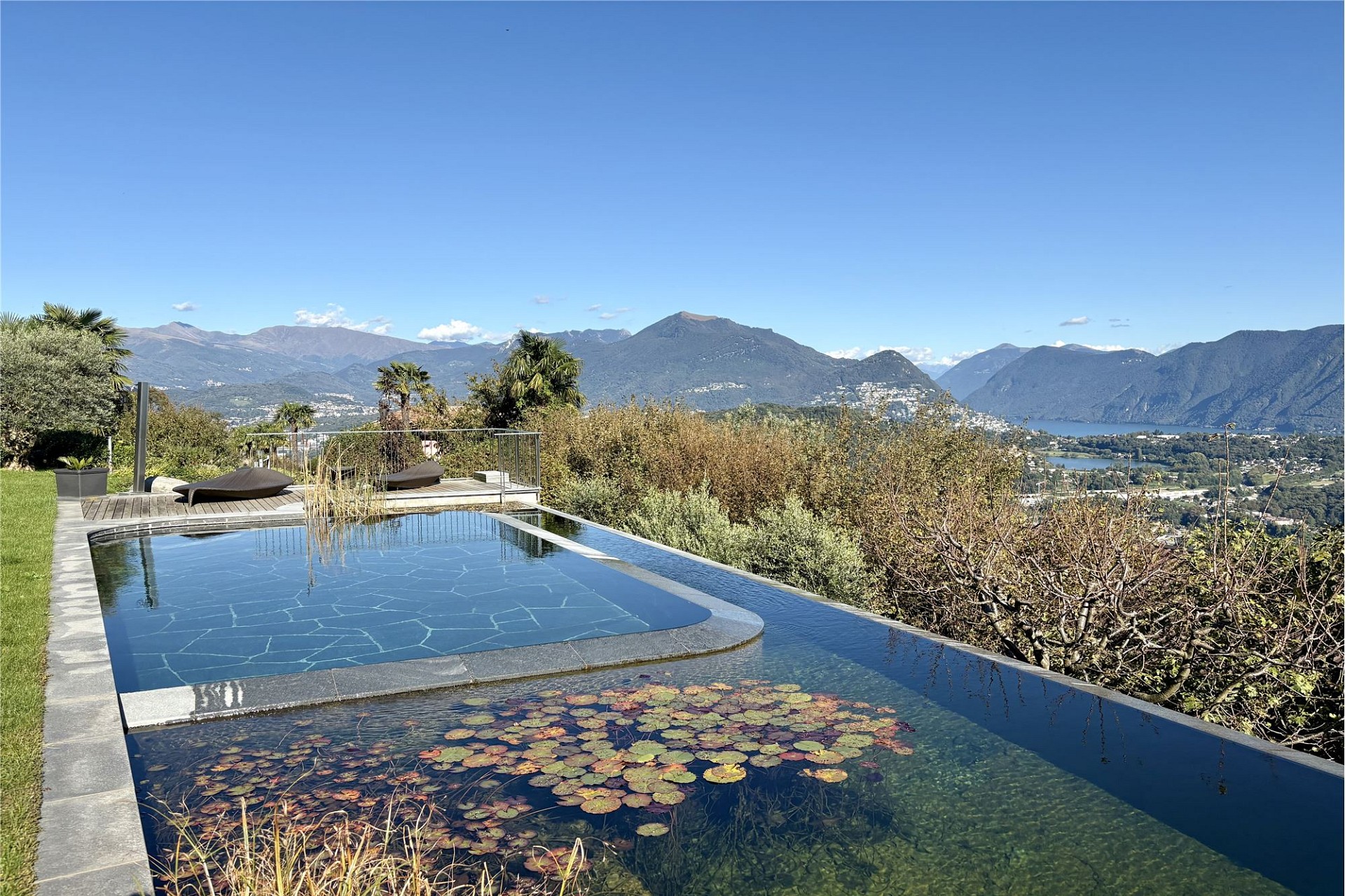 Infinity-Pool mit Berg- und Seeblick