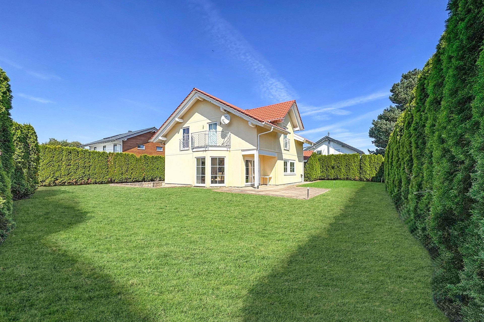 Einfamilienhaus mit großem Garten