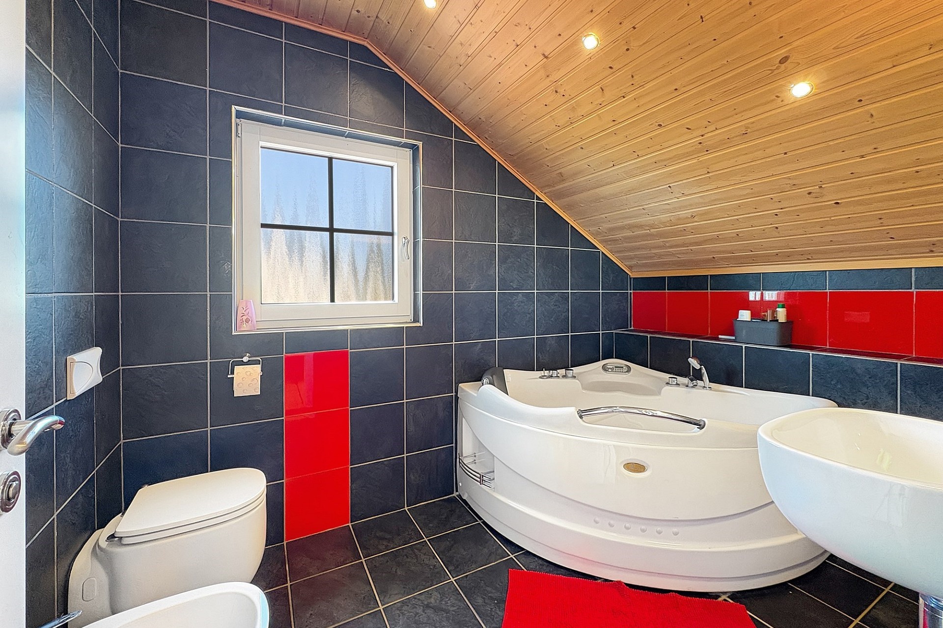 Dachbad mit Whirlpoolwanne