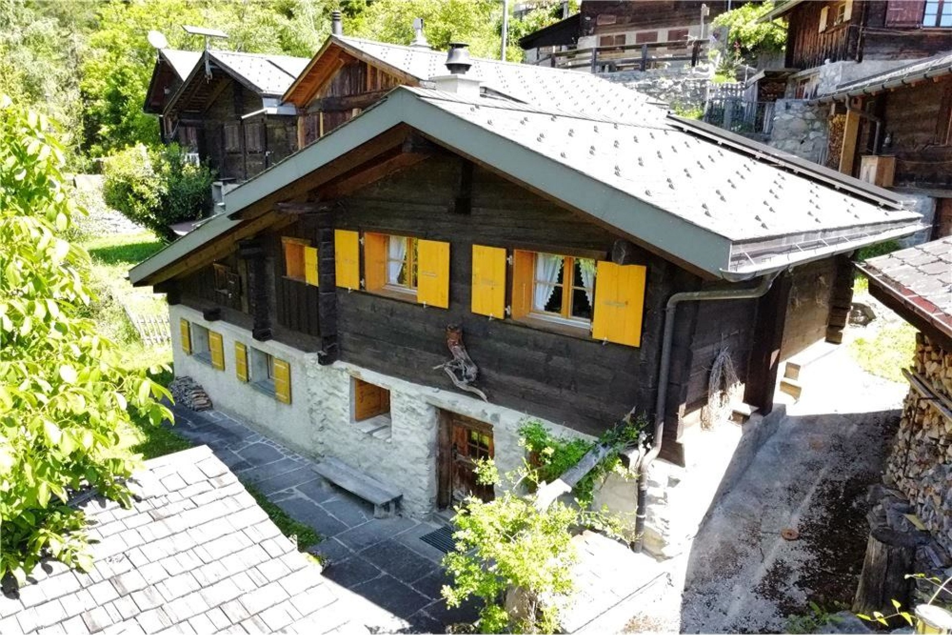 Alpines Holzhaus von außen