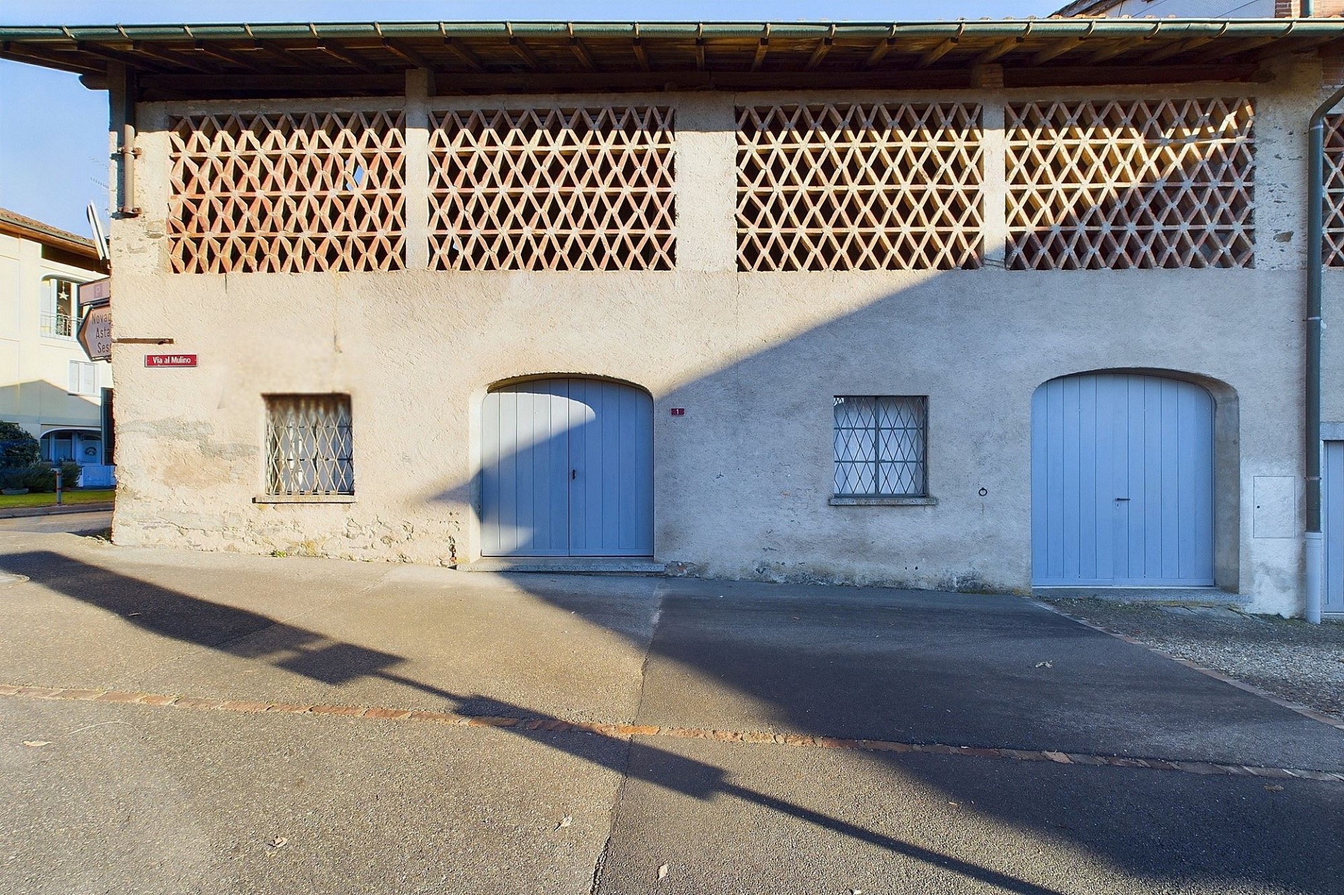Historische Fassade mit Toren