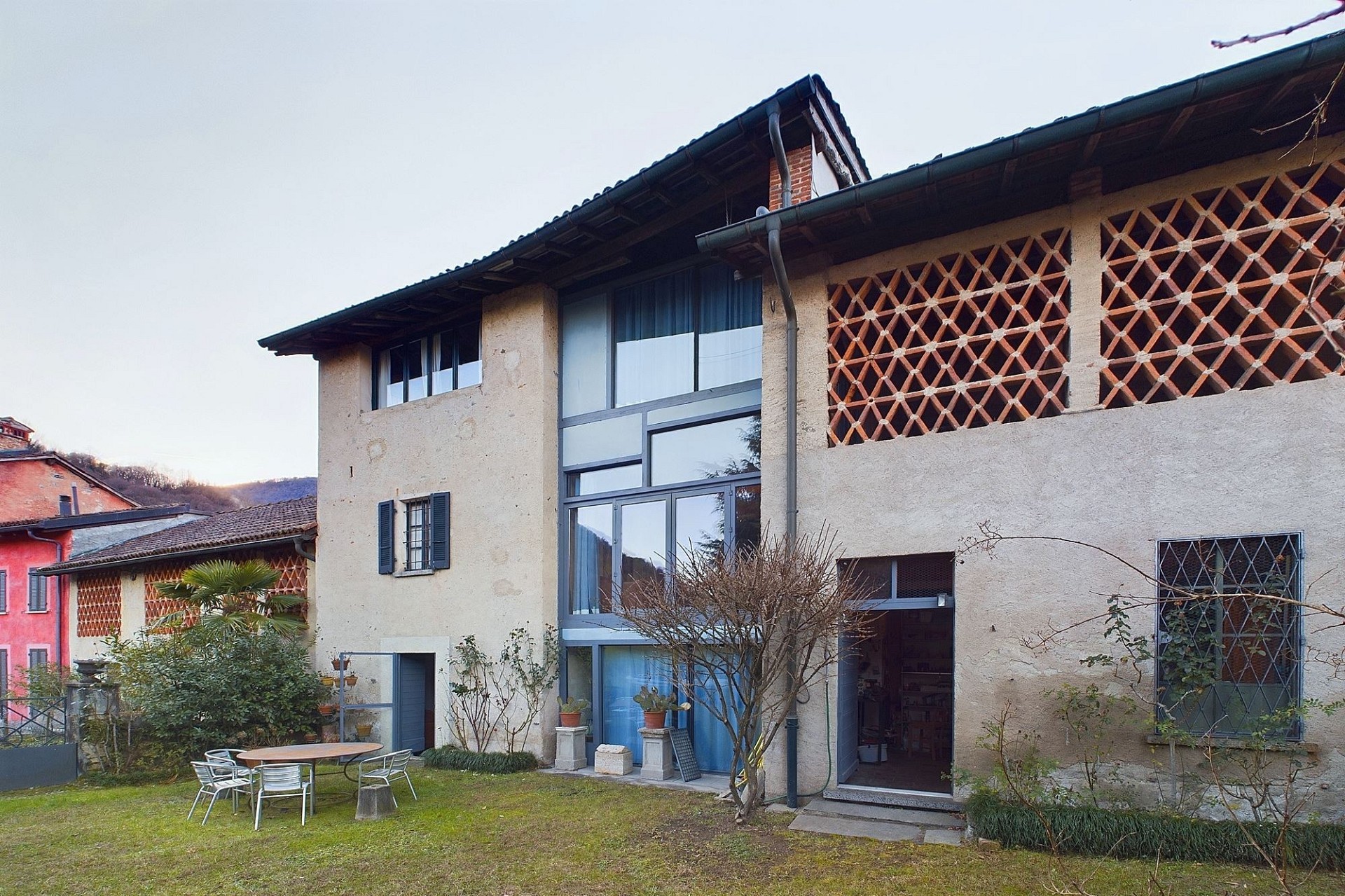 Ländliches Haus mit Garten