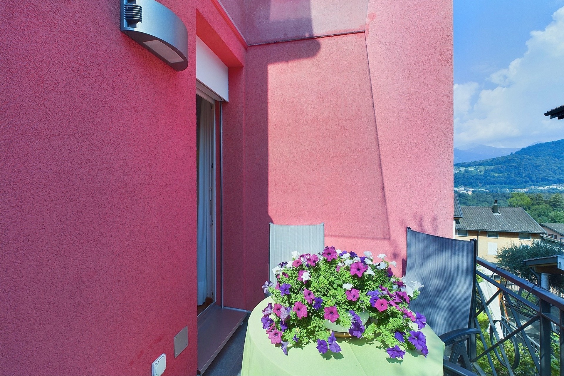 Balkon mit Bergblick