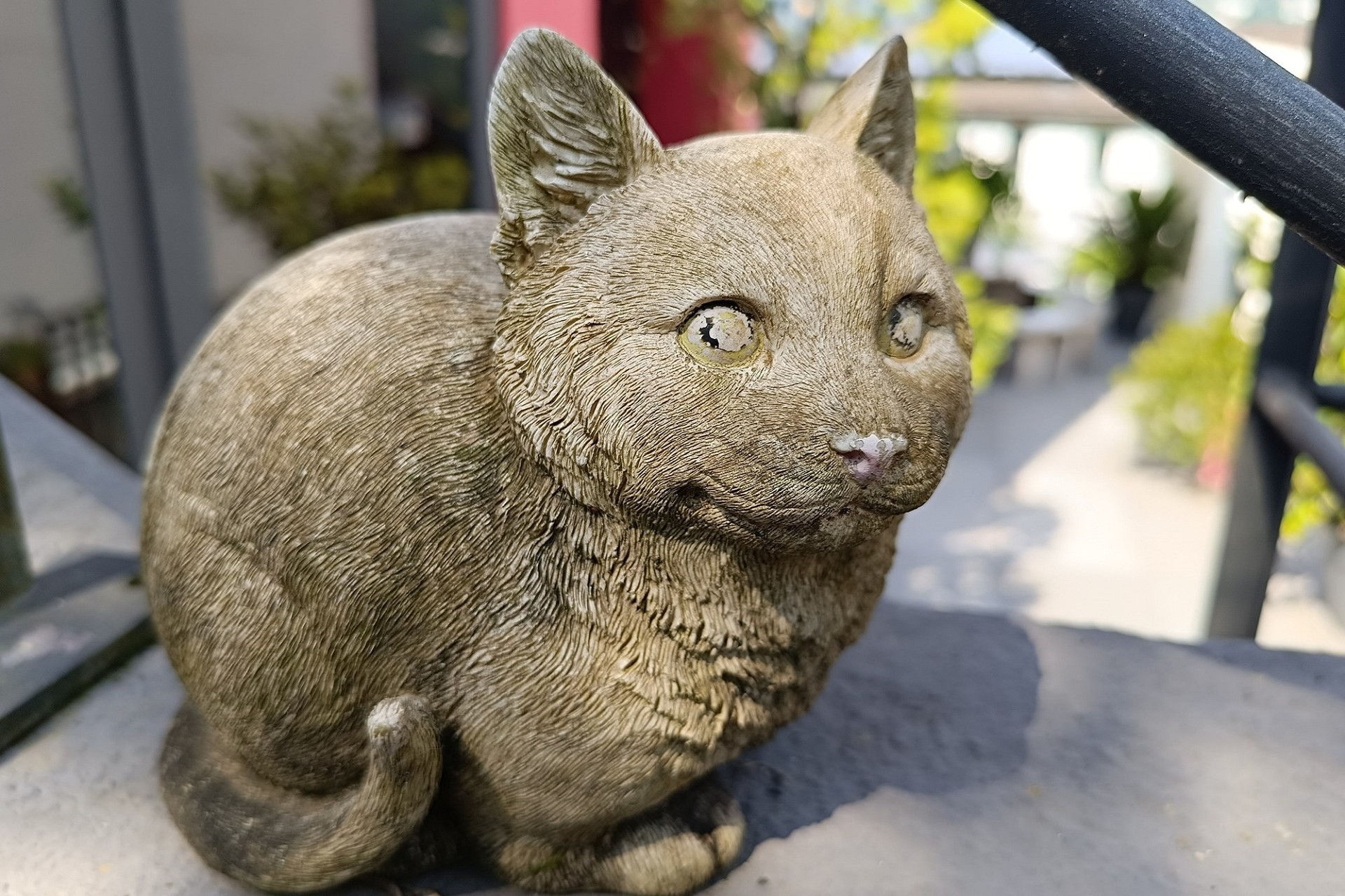 Gartenfigur in Katzenform