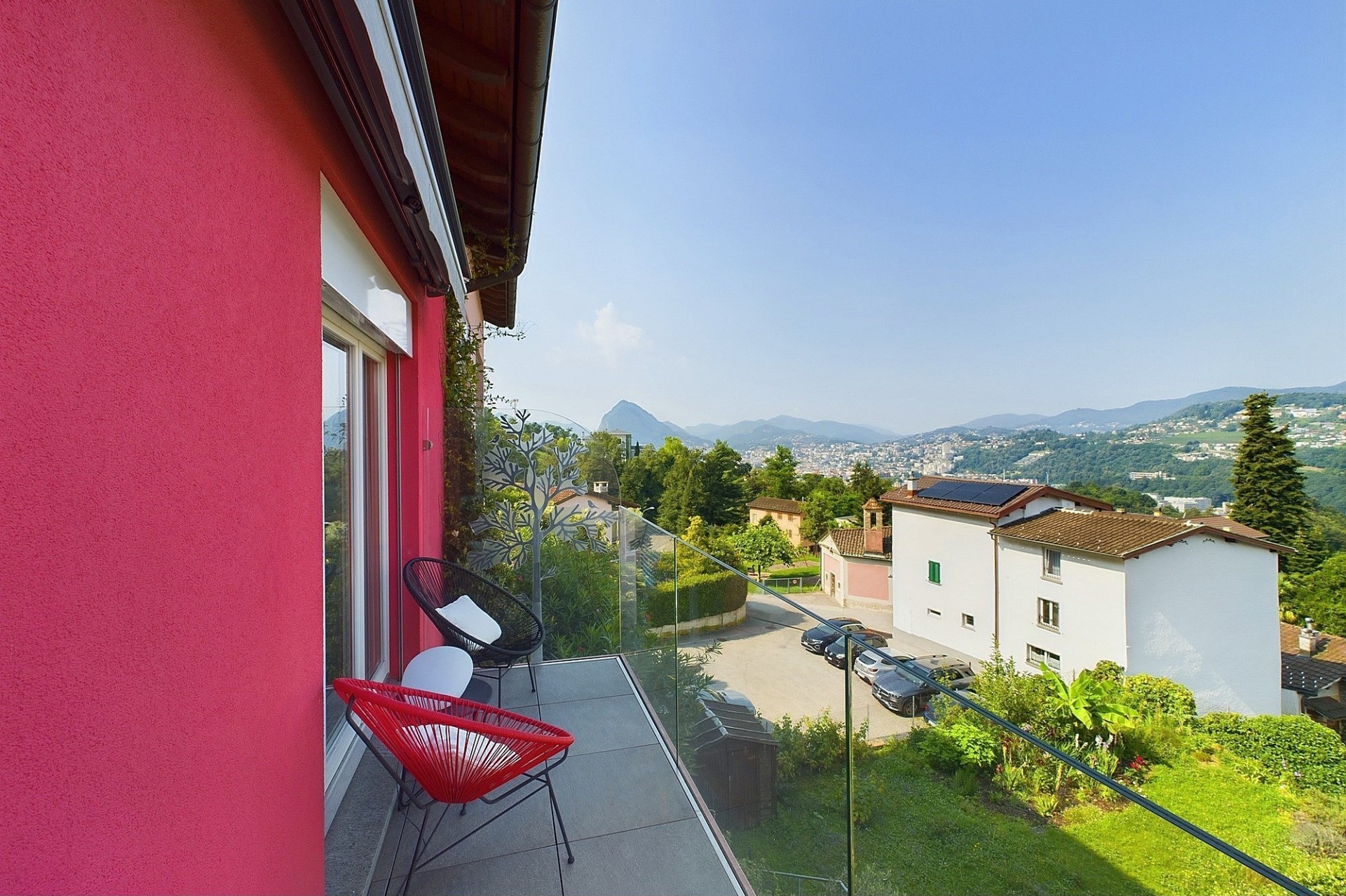 Balkon mit Bergblick