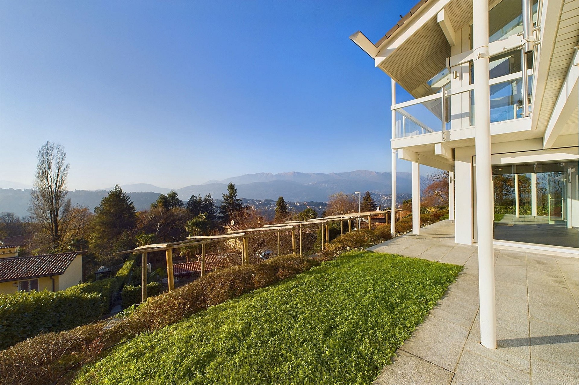 Modernes Haus mit weitem Ausblick