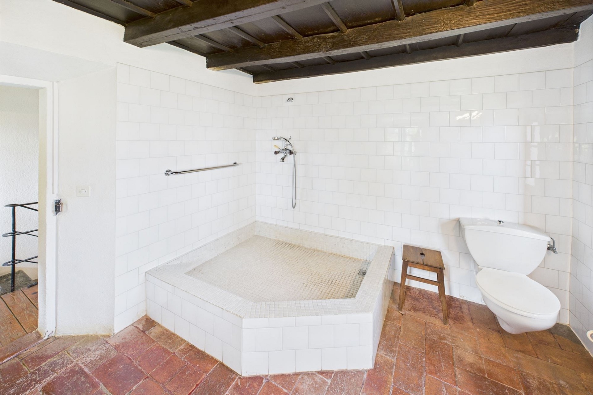 Badezimmer mit Dusche und WC