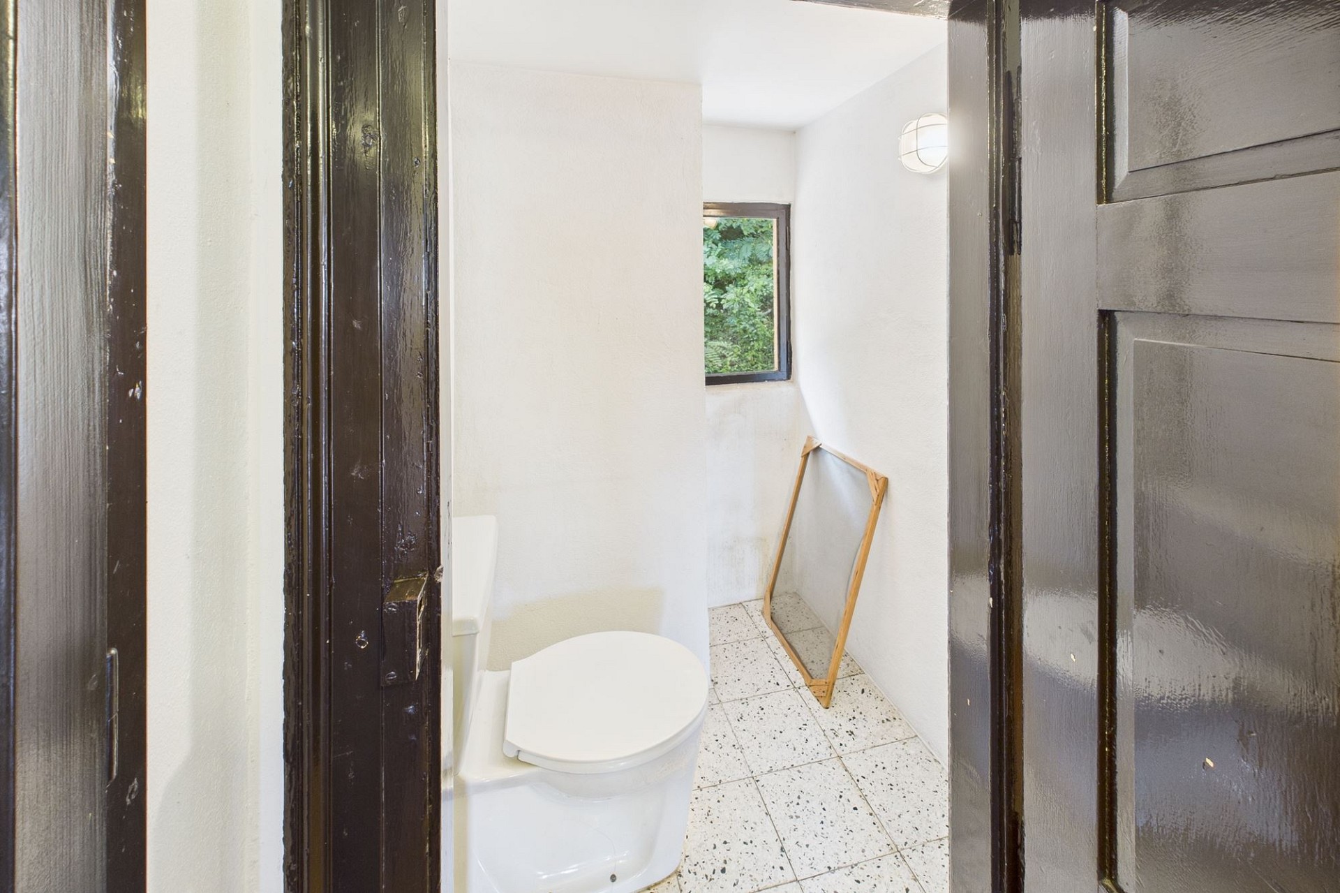 Kleines Gäste-WC mit Fenster