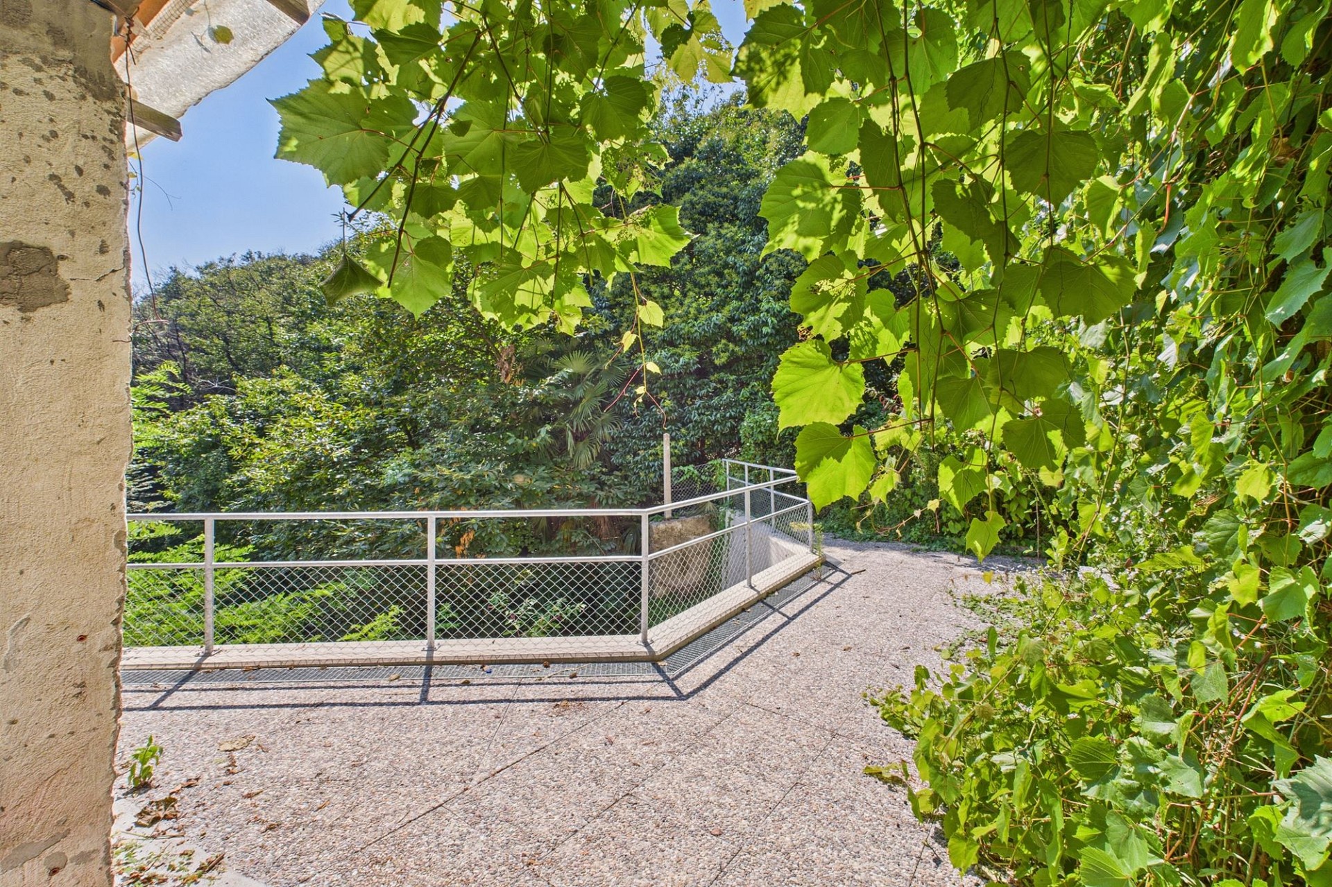 Balkon oder Terrasse mit Blick ins Grüne