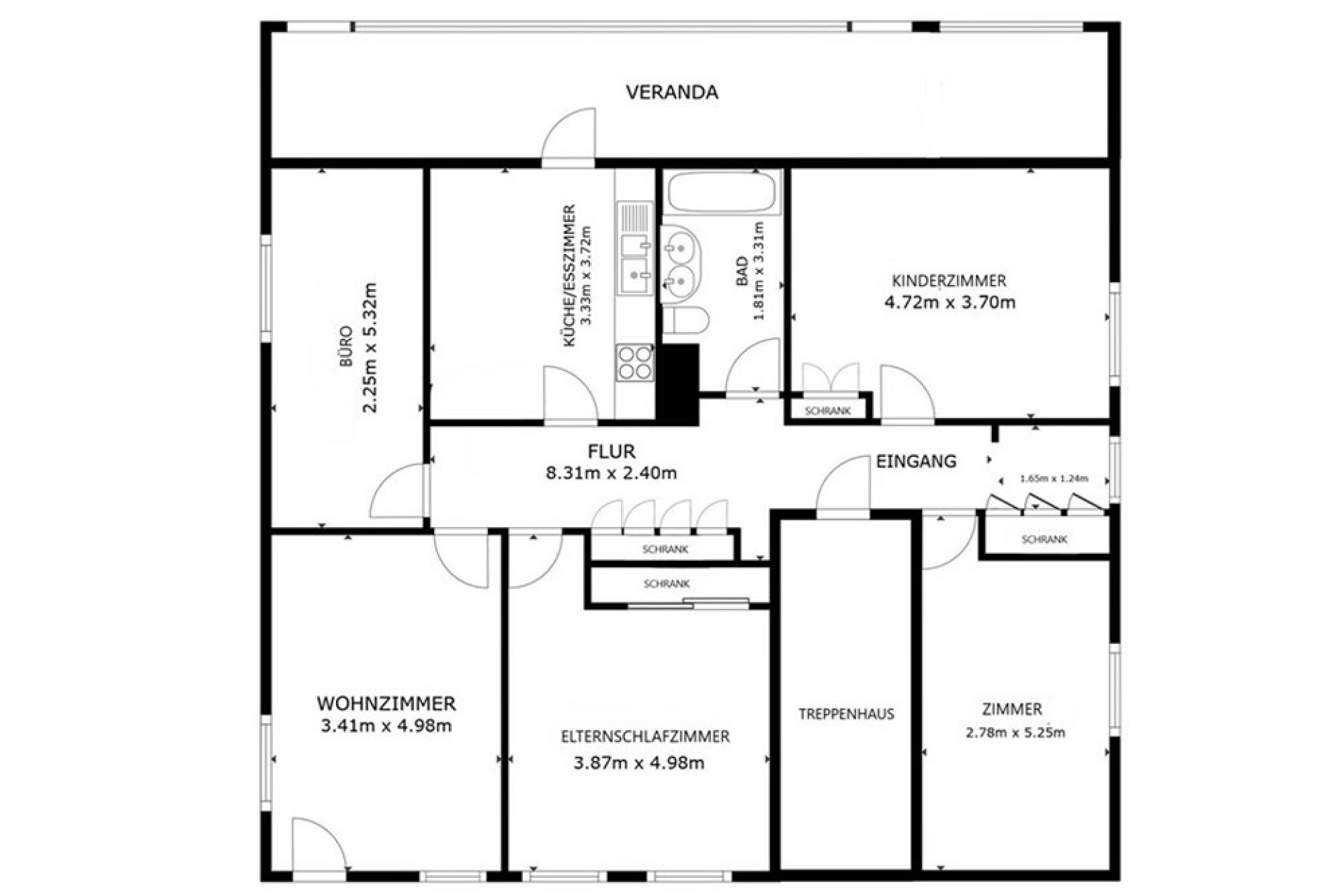 Grundriss mit Veranda, mehreren Zimmern und Treppenhaus