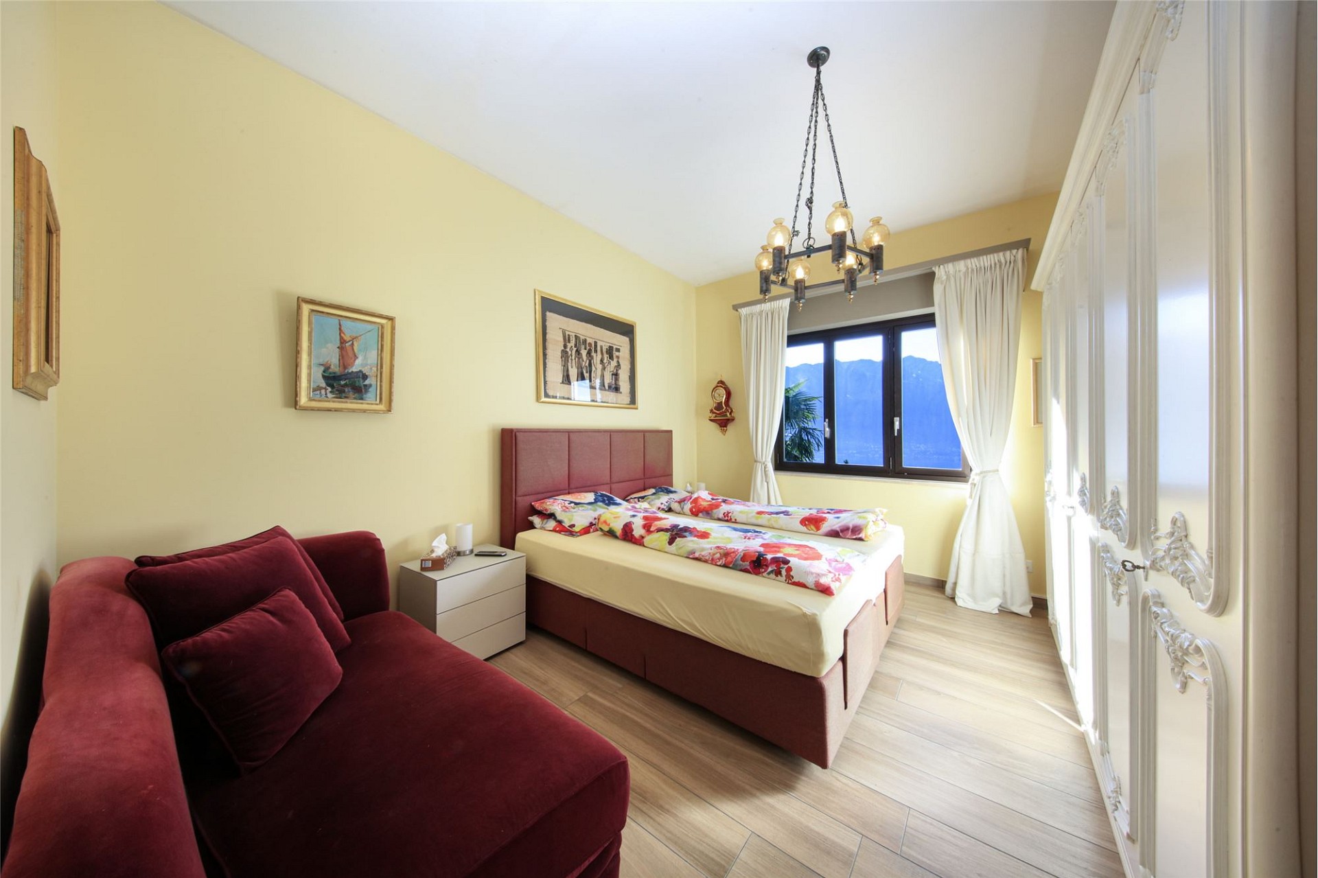 Schlafzimmer mit Sitzbereich
