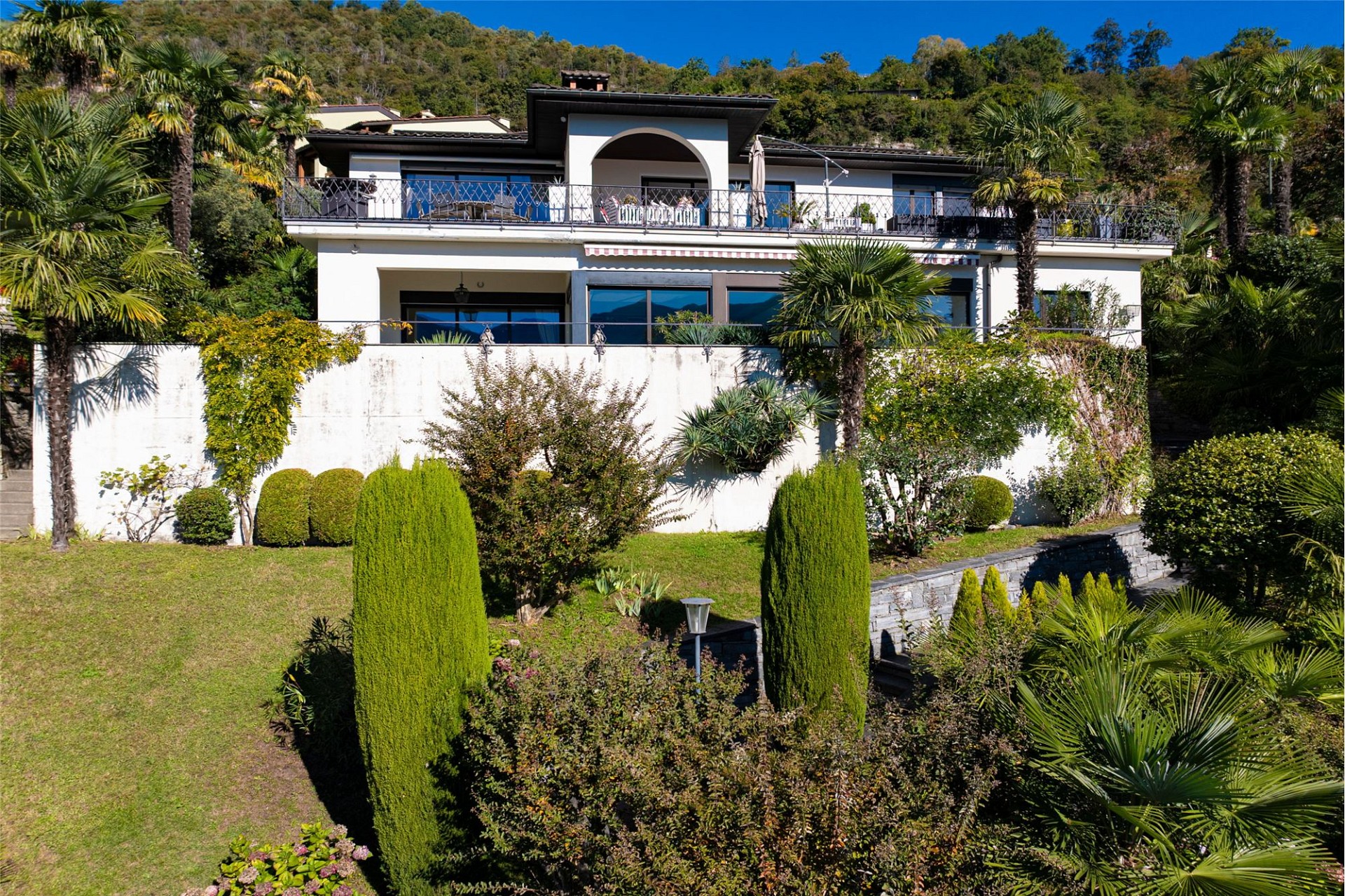 Villa mit mediterraner Gartenanlage