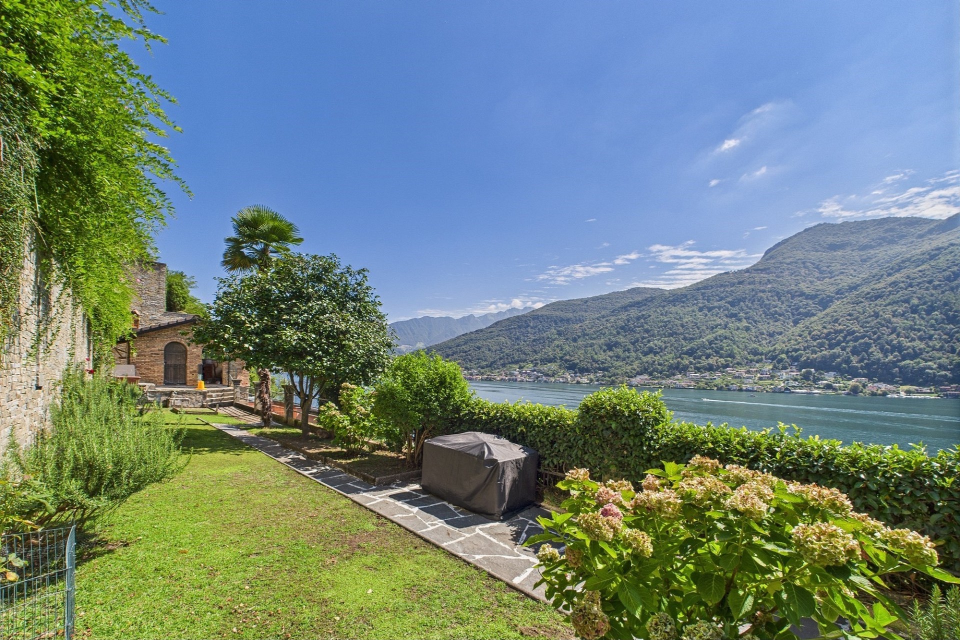 Garten mit Seeblick