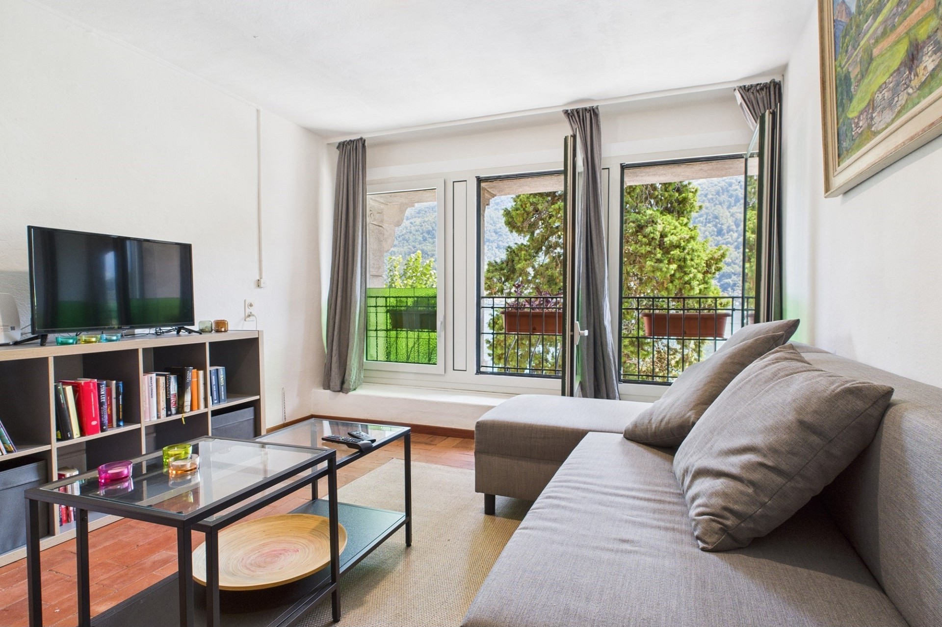 Wohnzimmer mit Aussicht und Balkon