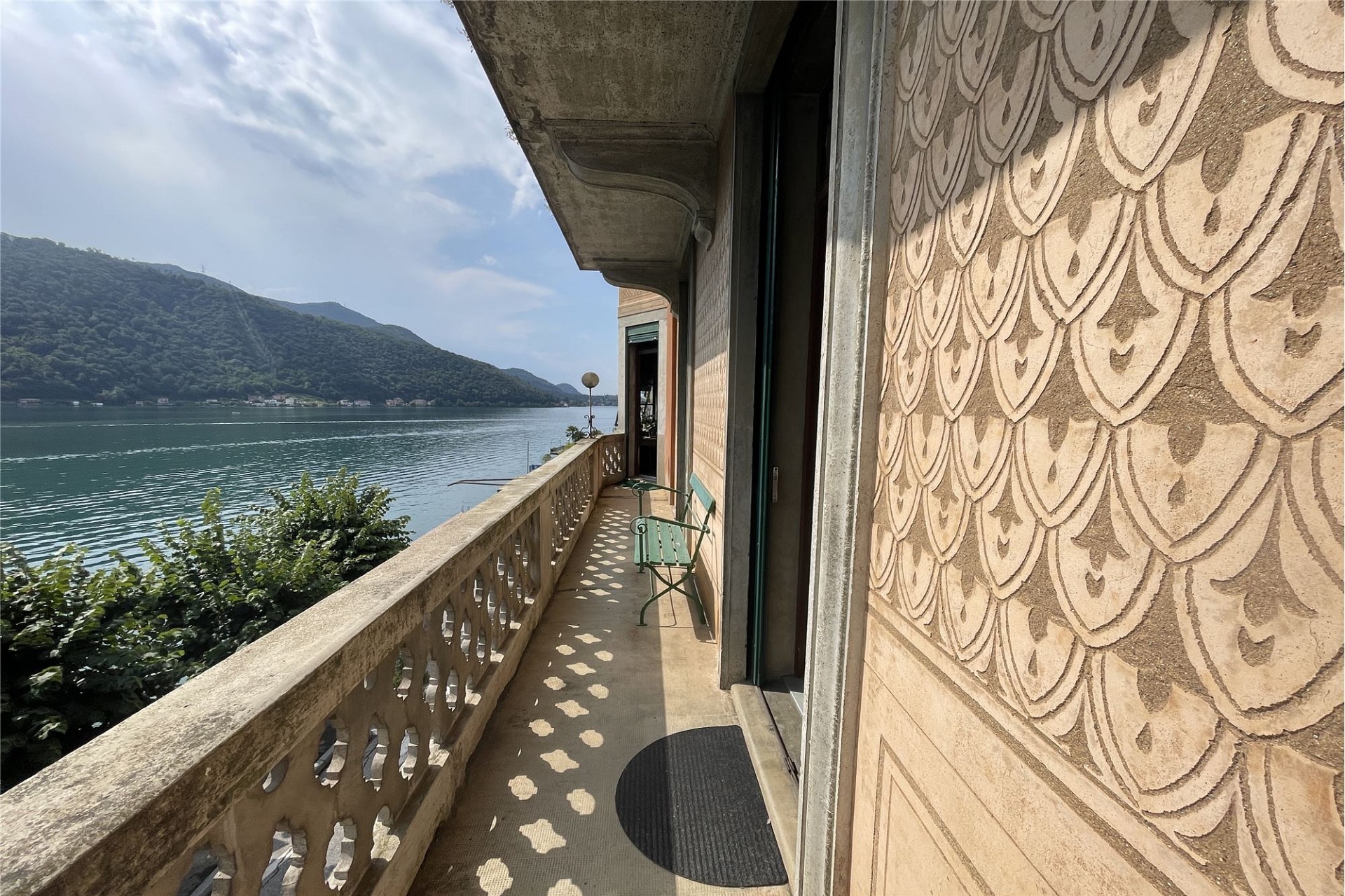 Balkon mit Seeblick