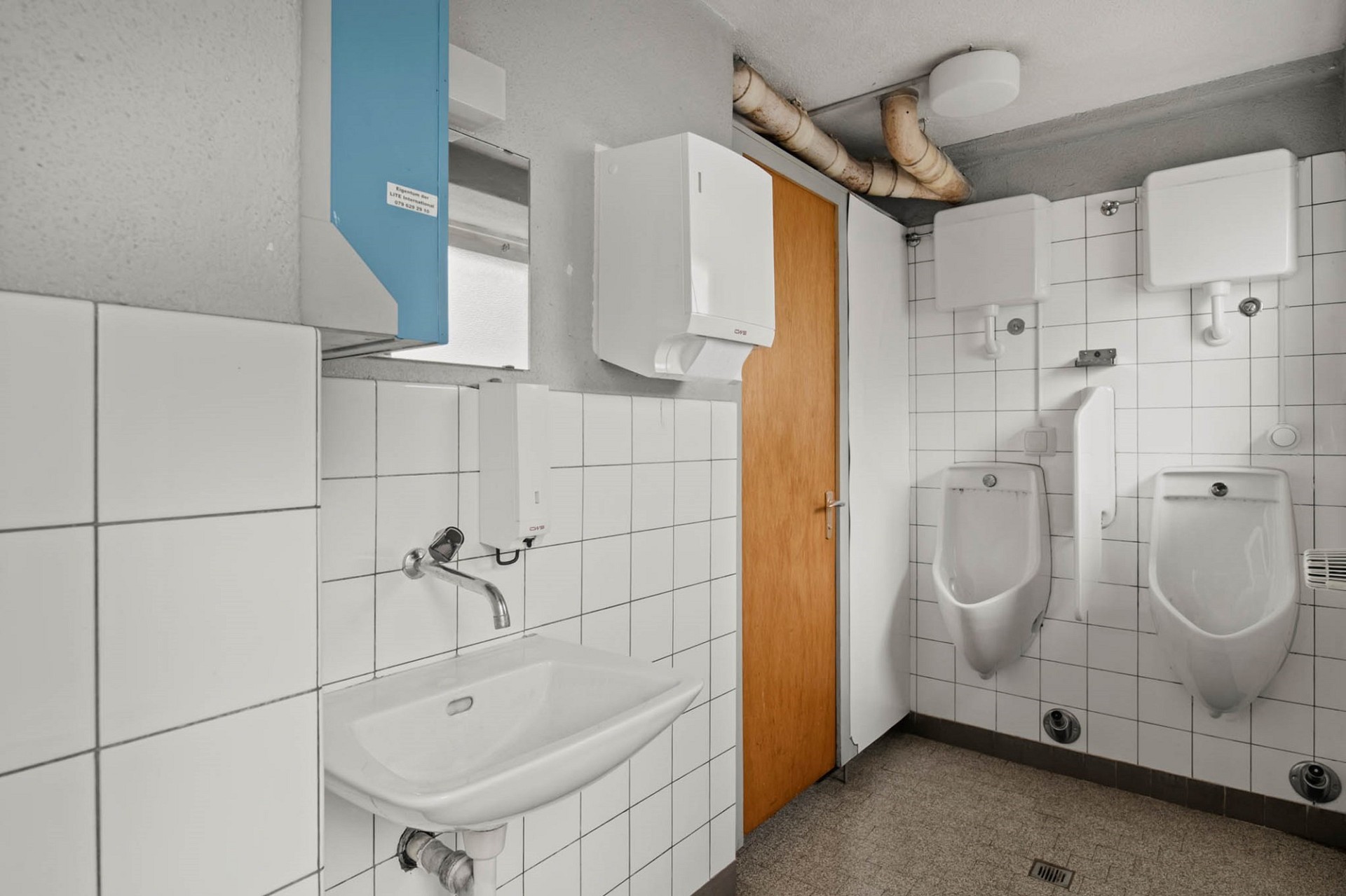 Öffentliches Sanitär- bzw. Waschraum-Interieur