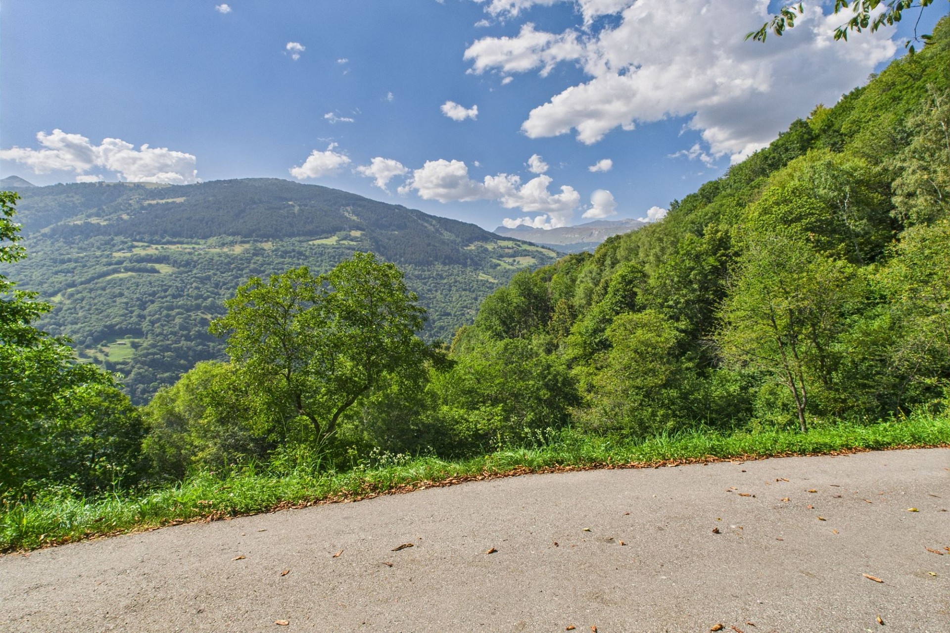 Berglandschaft mit Straße