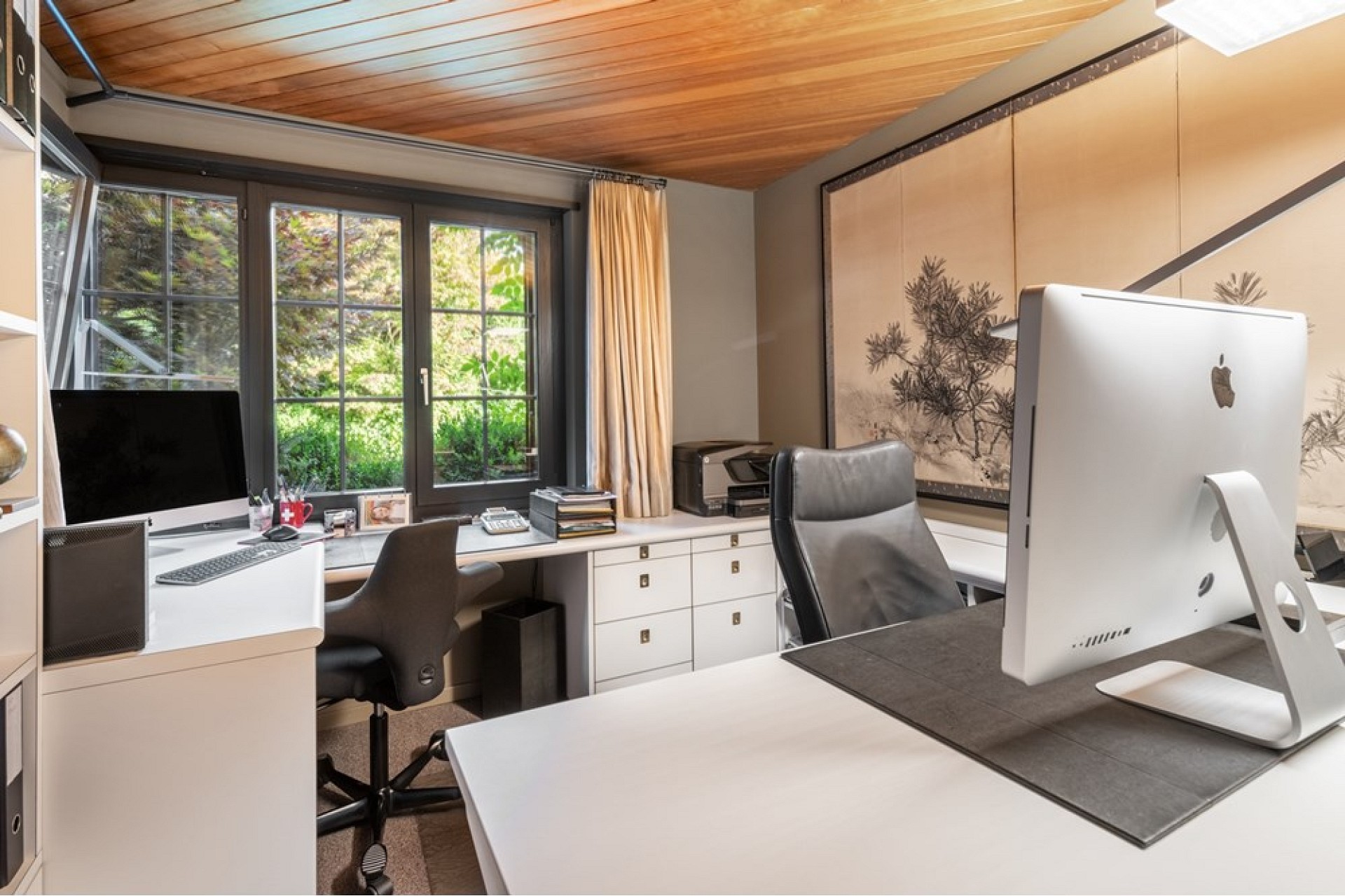 Büro mit Gartenblick
