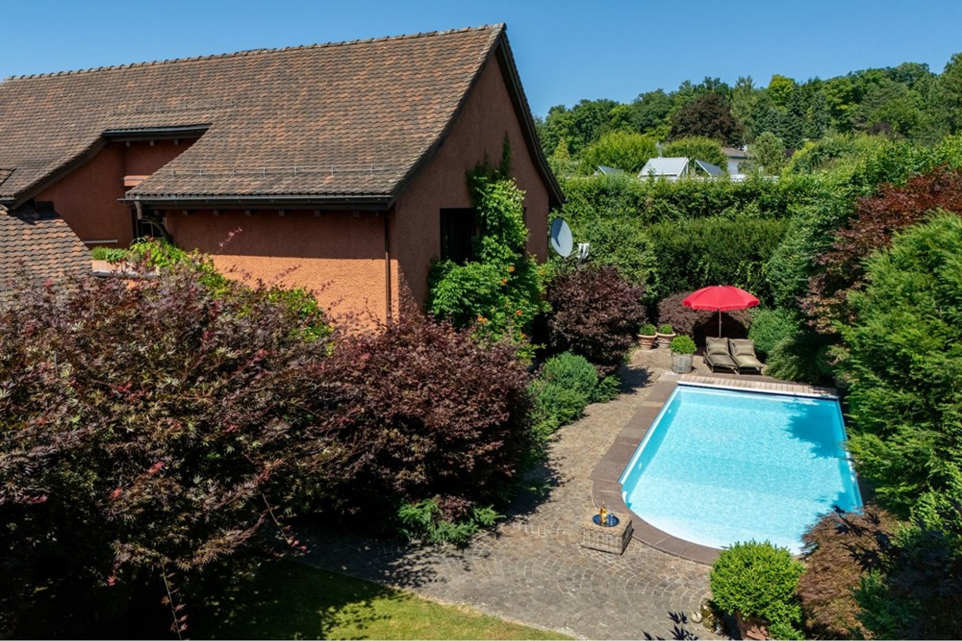 Haus mit Garten und Pool