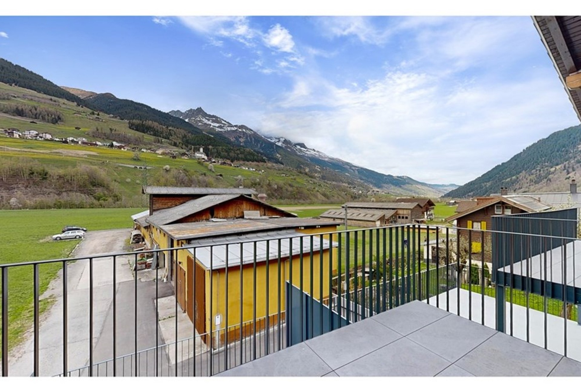 Balkon mit Bergblick