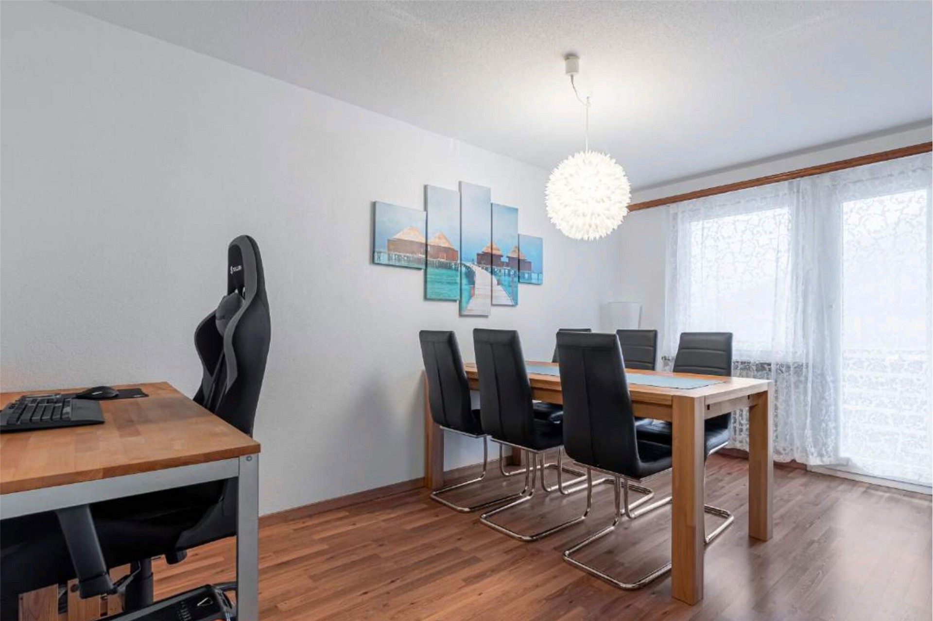 Esszimmer mit Arbeitsbereich