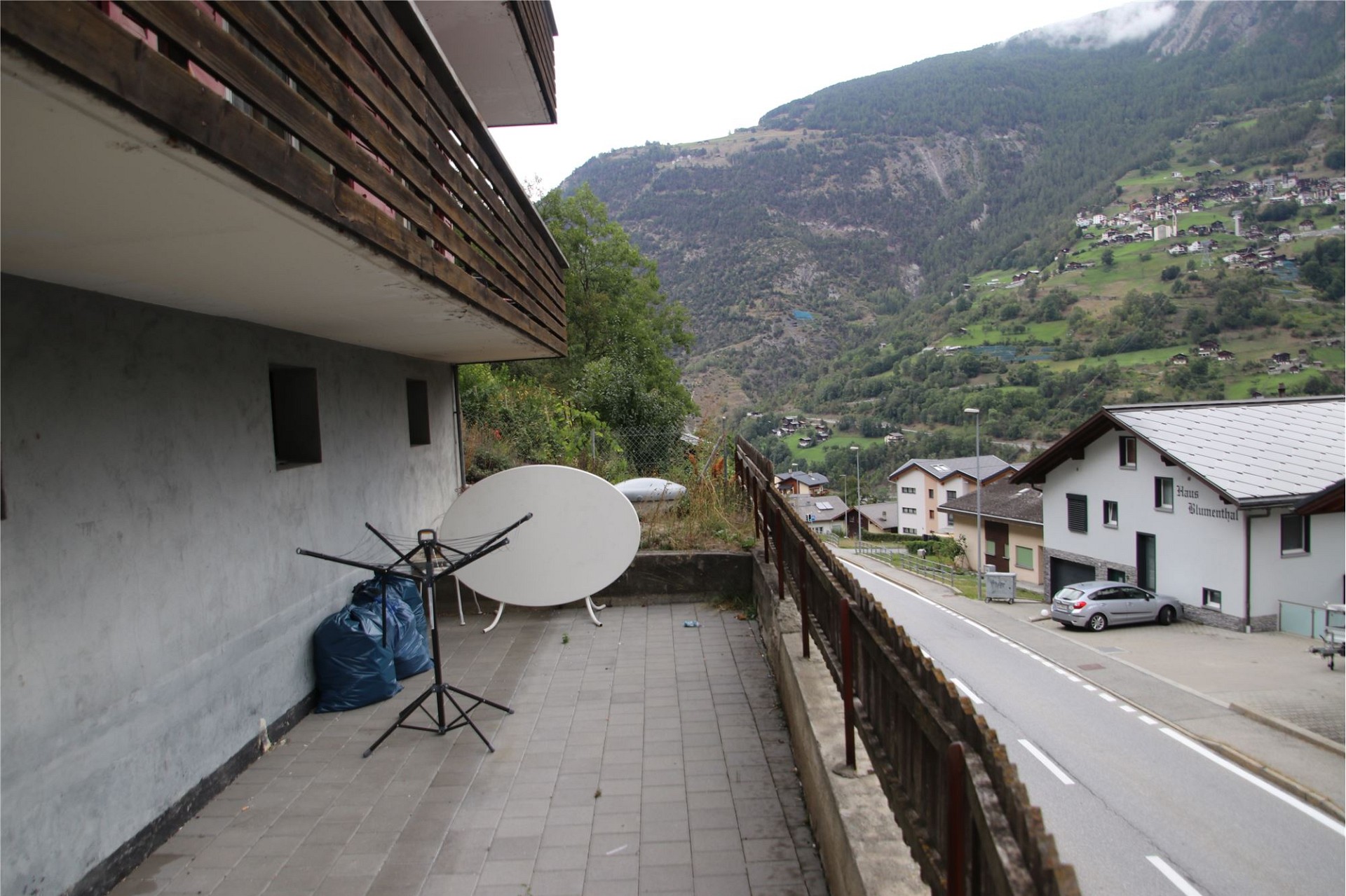 Balkon mit Bergblick