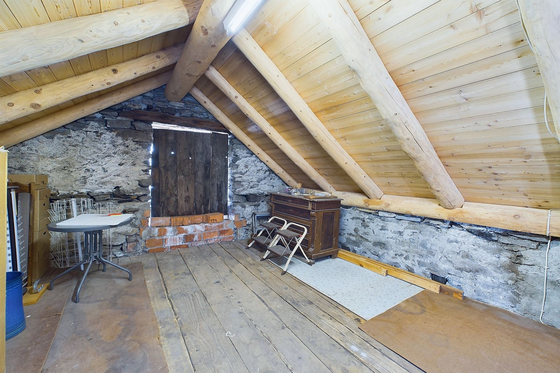 Rustikaler Dachbodenraum