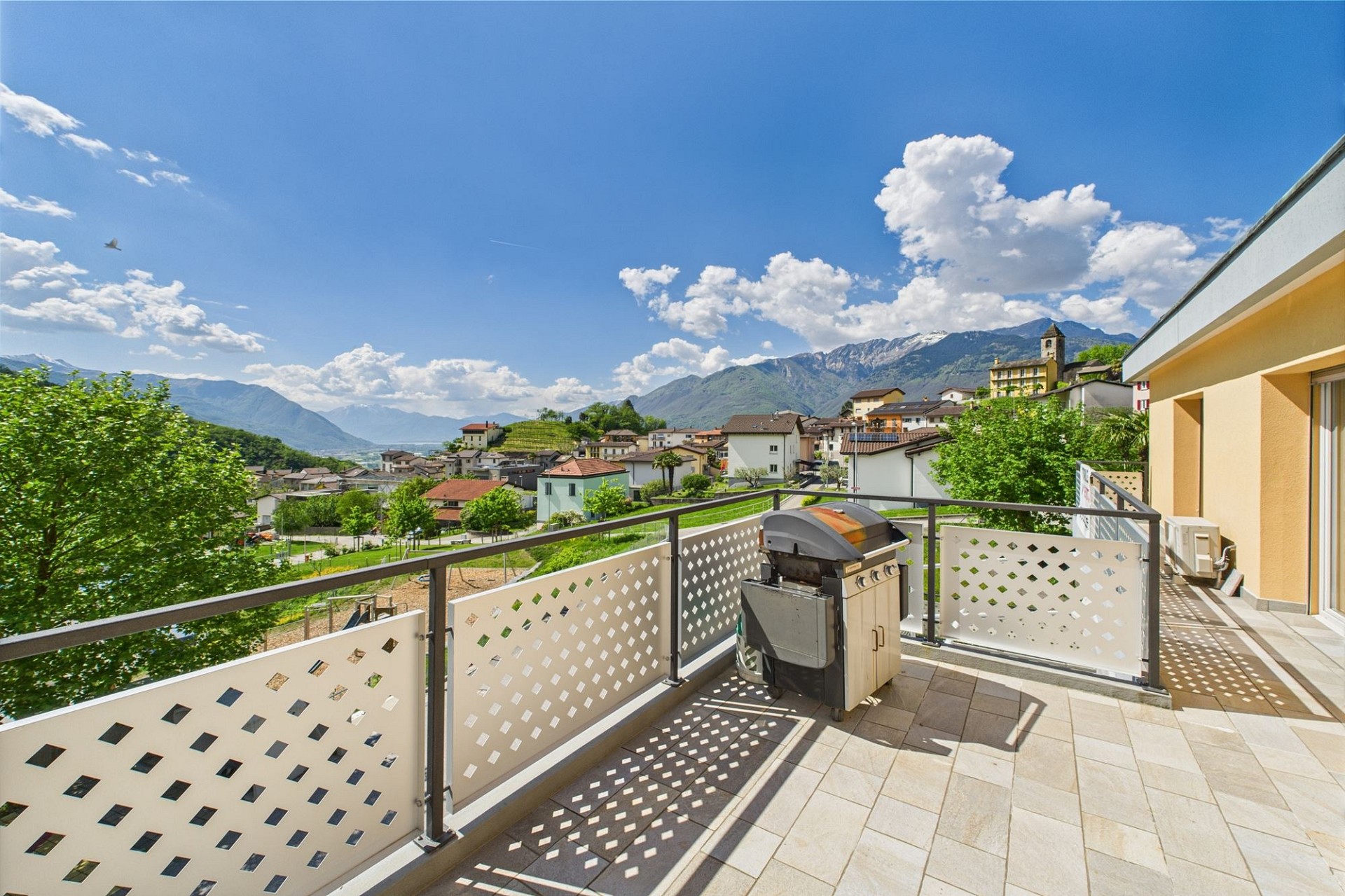 Balkon mit Bergblick