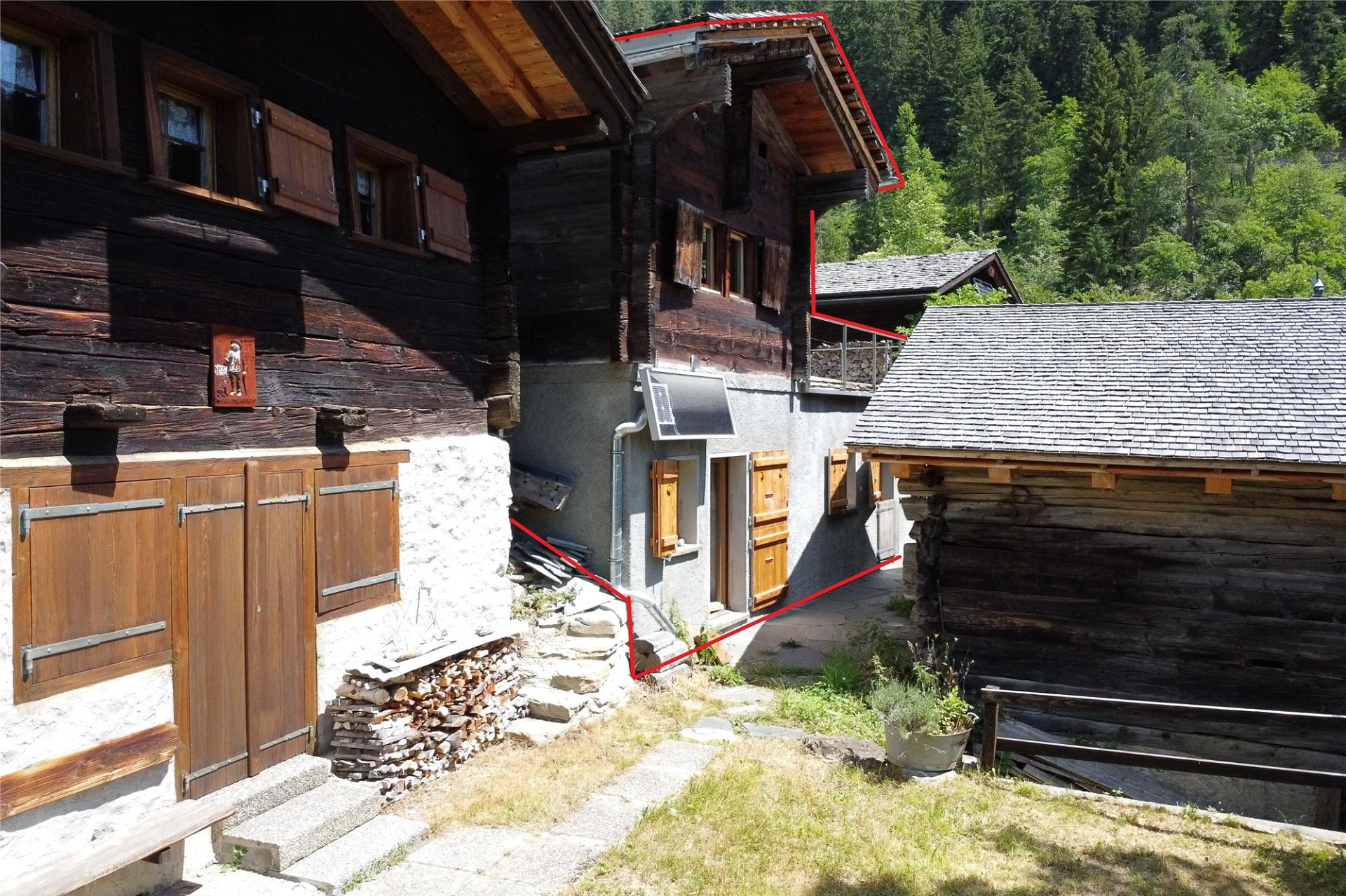 Alpen-Chalet mit traditionellen Holzelementen