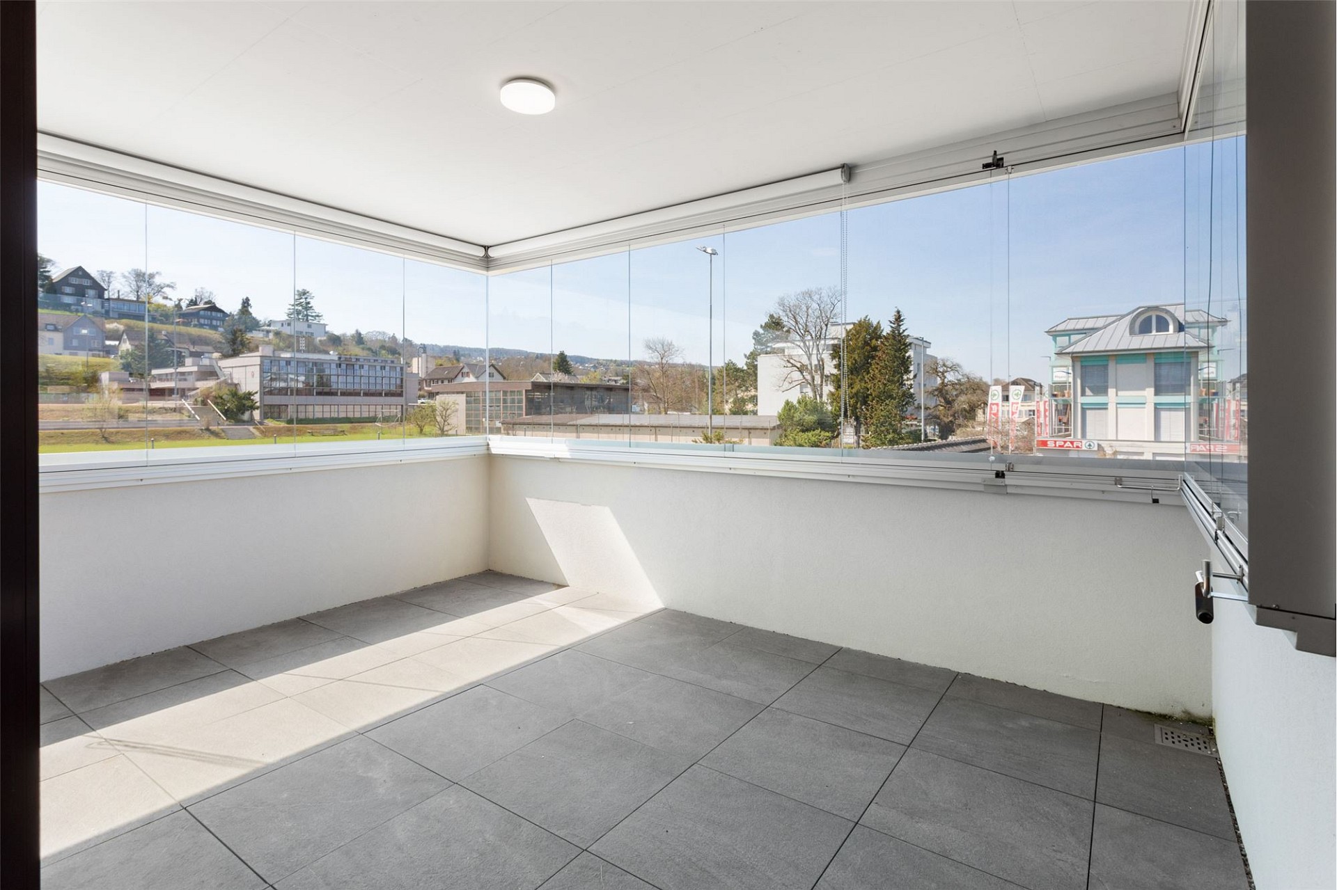 Überdachter Balkon mit Rundumblick