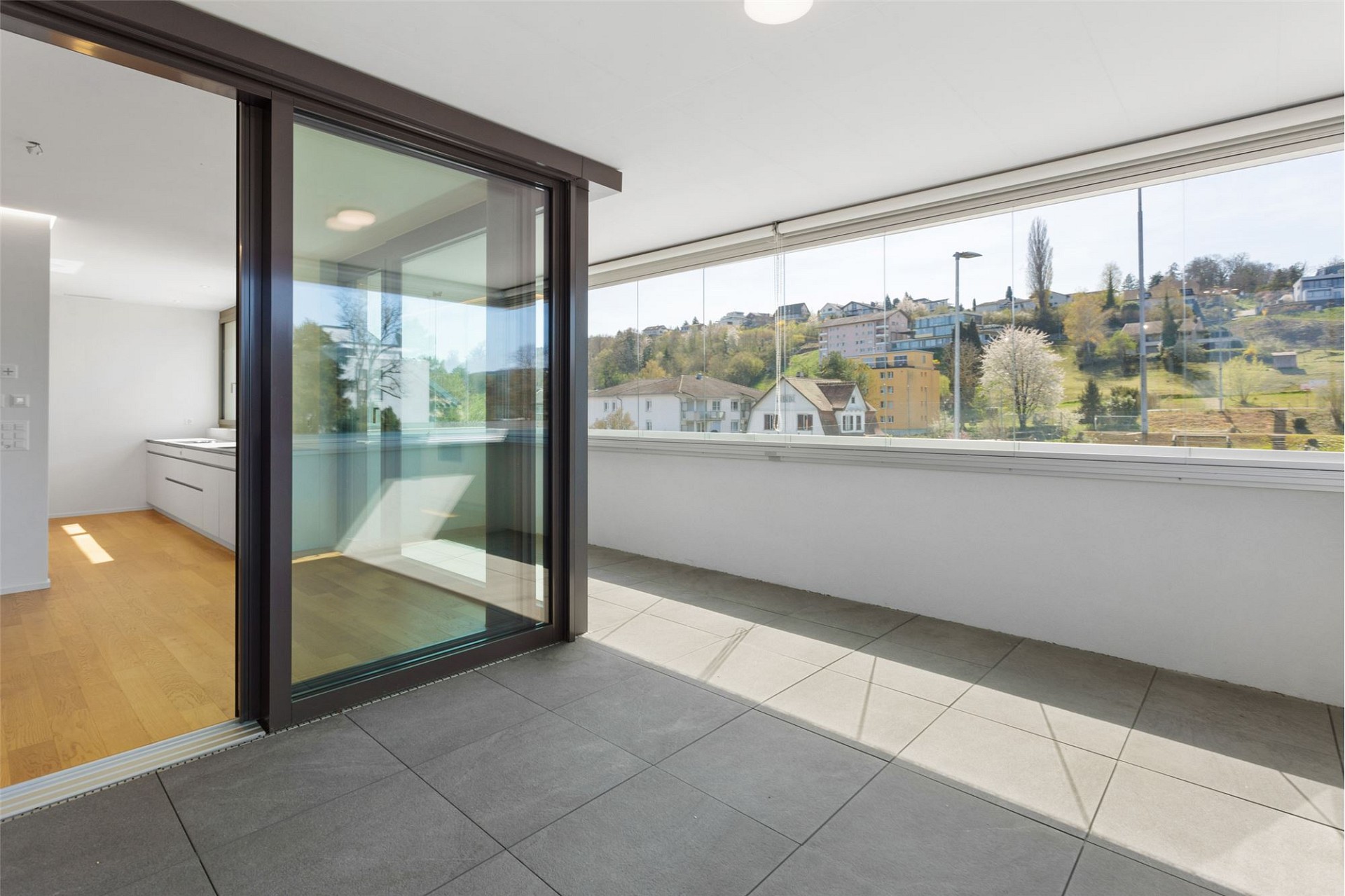Großzügige Loggia mit Panoramablick